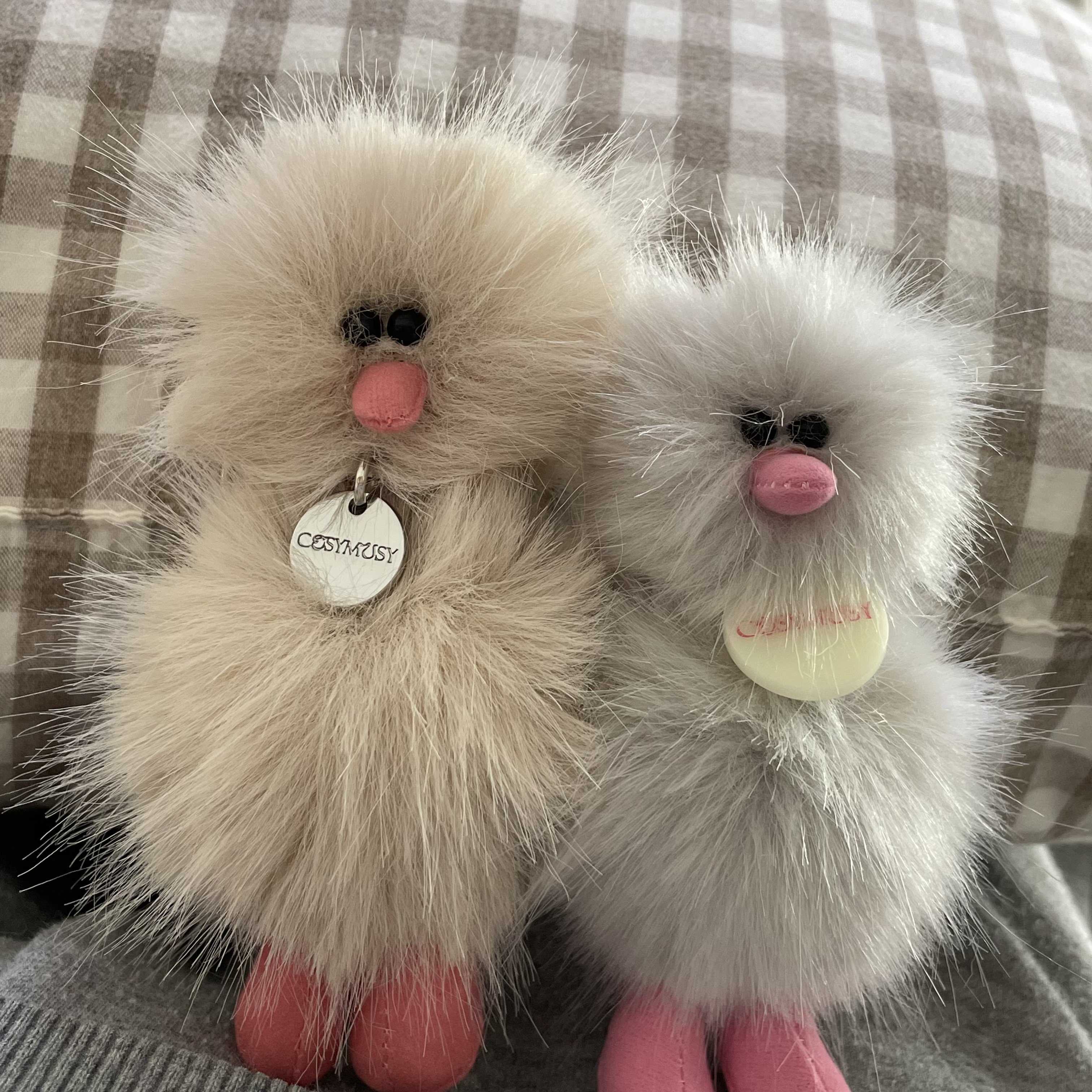 Cosymosy Mini Bird Bird Keyring Oatmeal, Cosymosy Mini Bird Bird Keyring Light Gray 착용 스타일