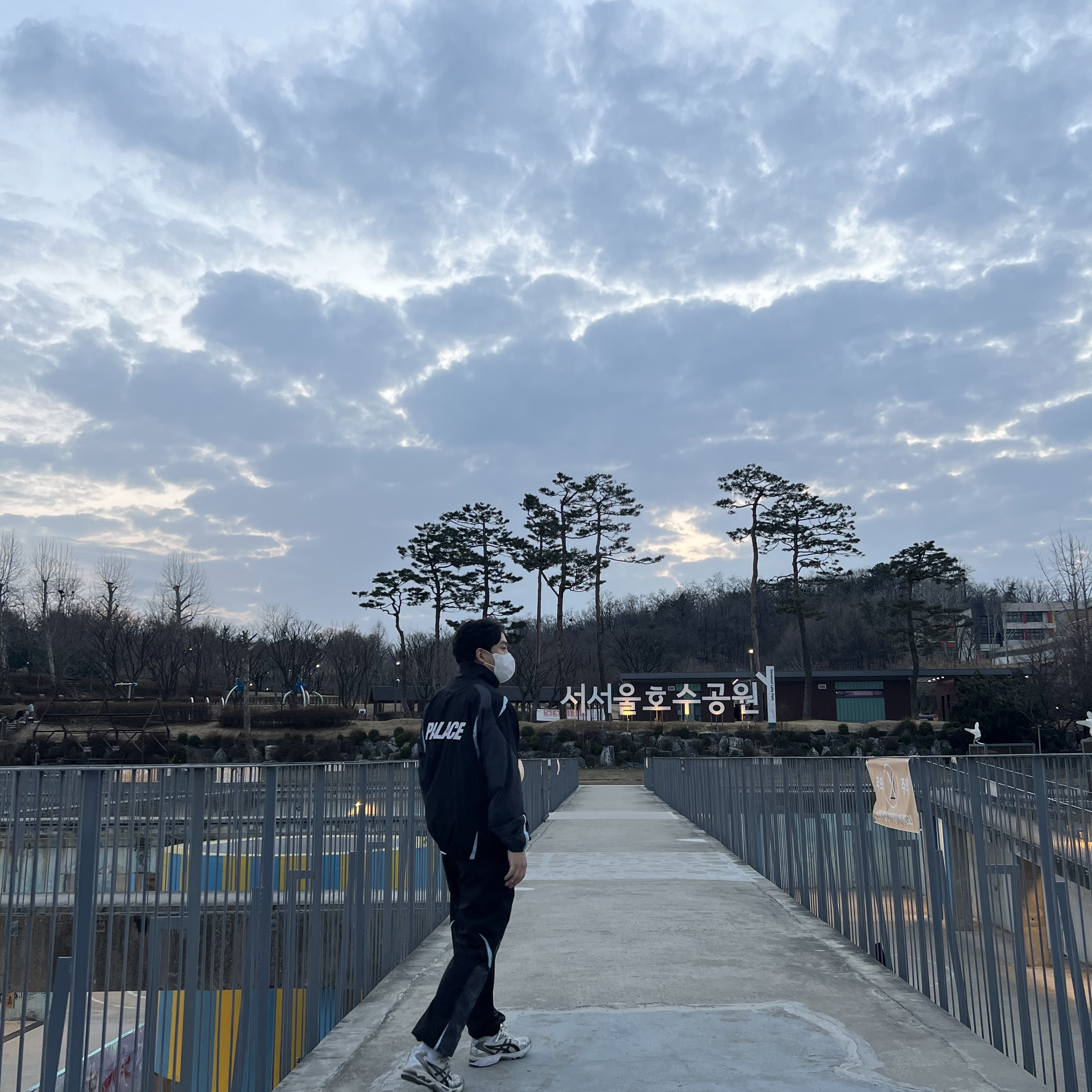 Palace Pro Shell Jogger Black - 23FW, Palace Pro Shell Jacket Black - 23FW 착용 스타일 - 2