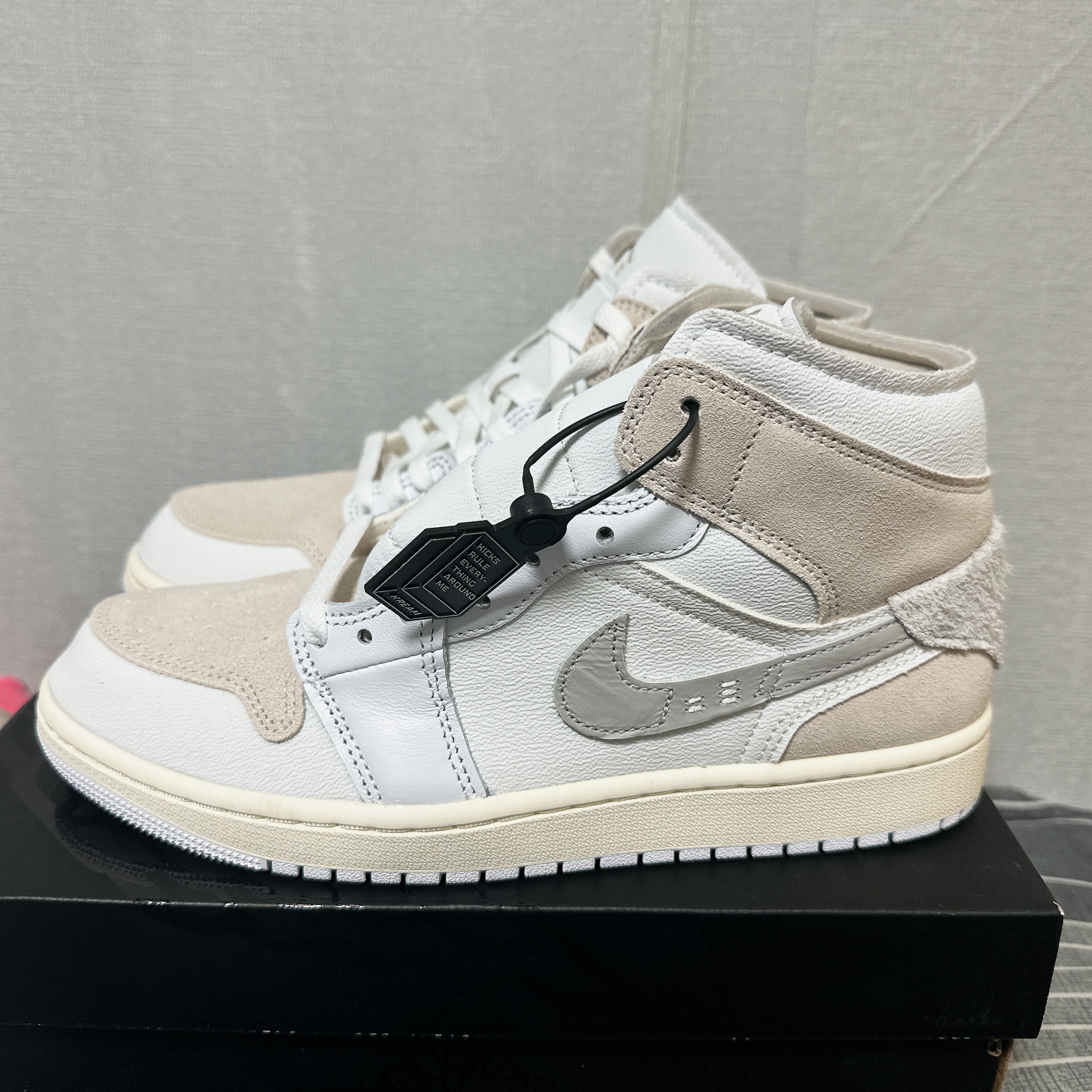Jordan 1 Mid SE Craft White Light Orewood Brown 착용 스타일