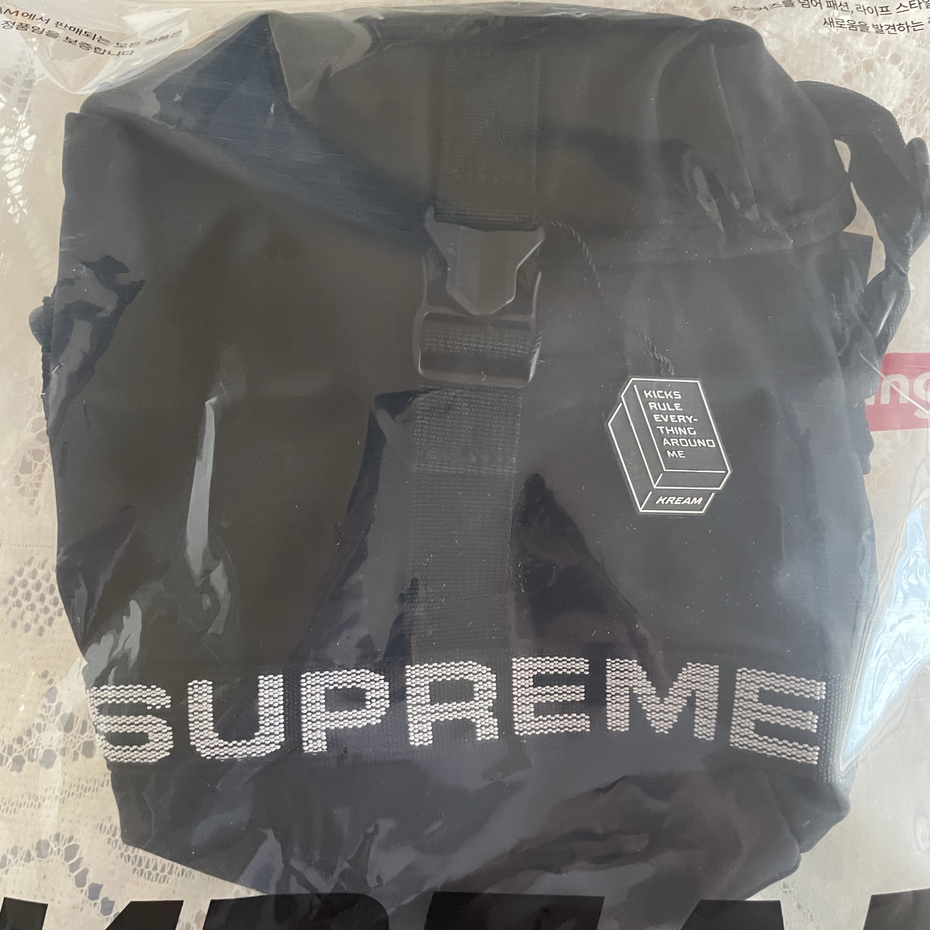 Supreme Field Side Bag Black - 23SS 착용 스타일