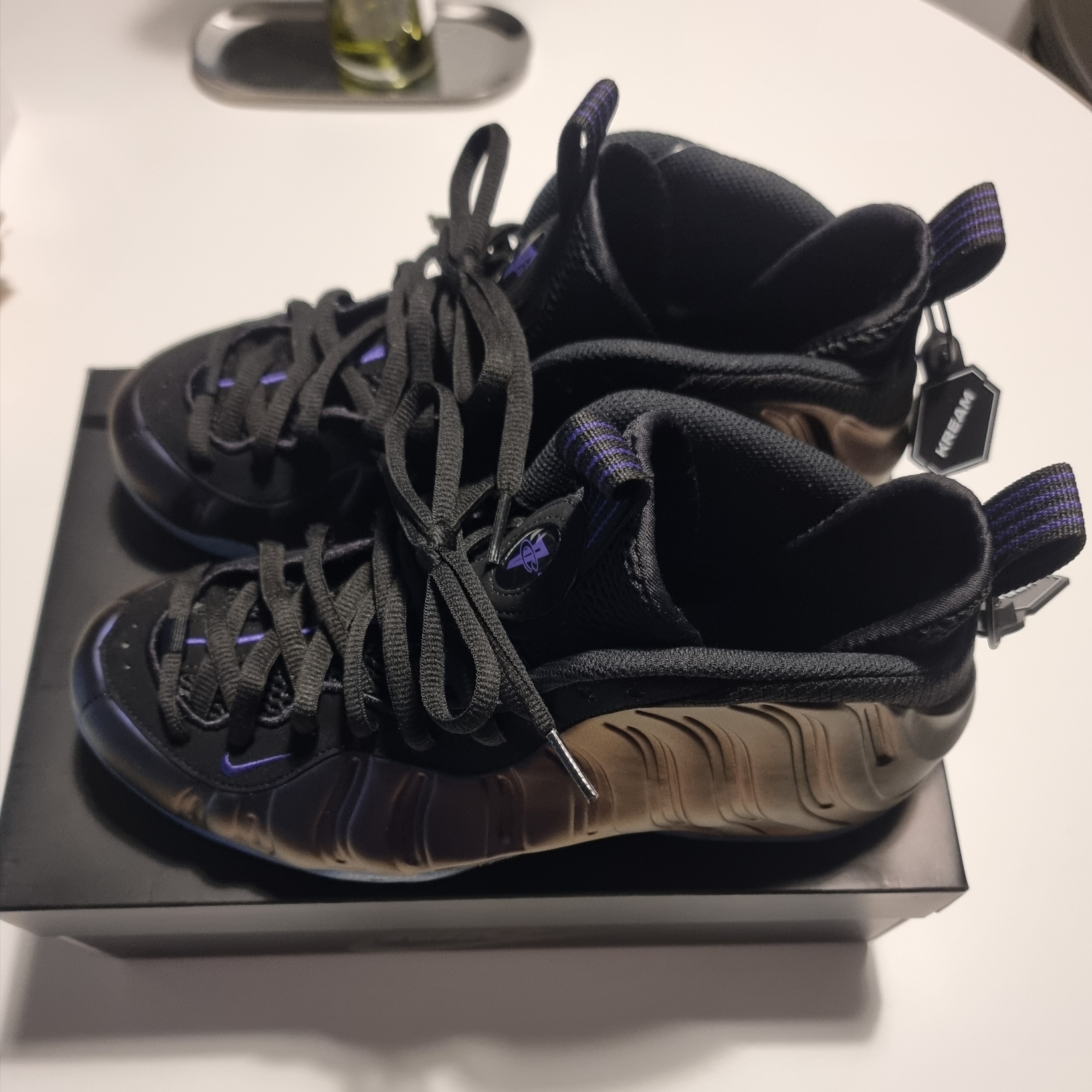 Nike Air Foamposite One Black Varsity Purple 착용 스타일 - 1