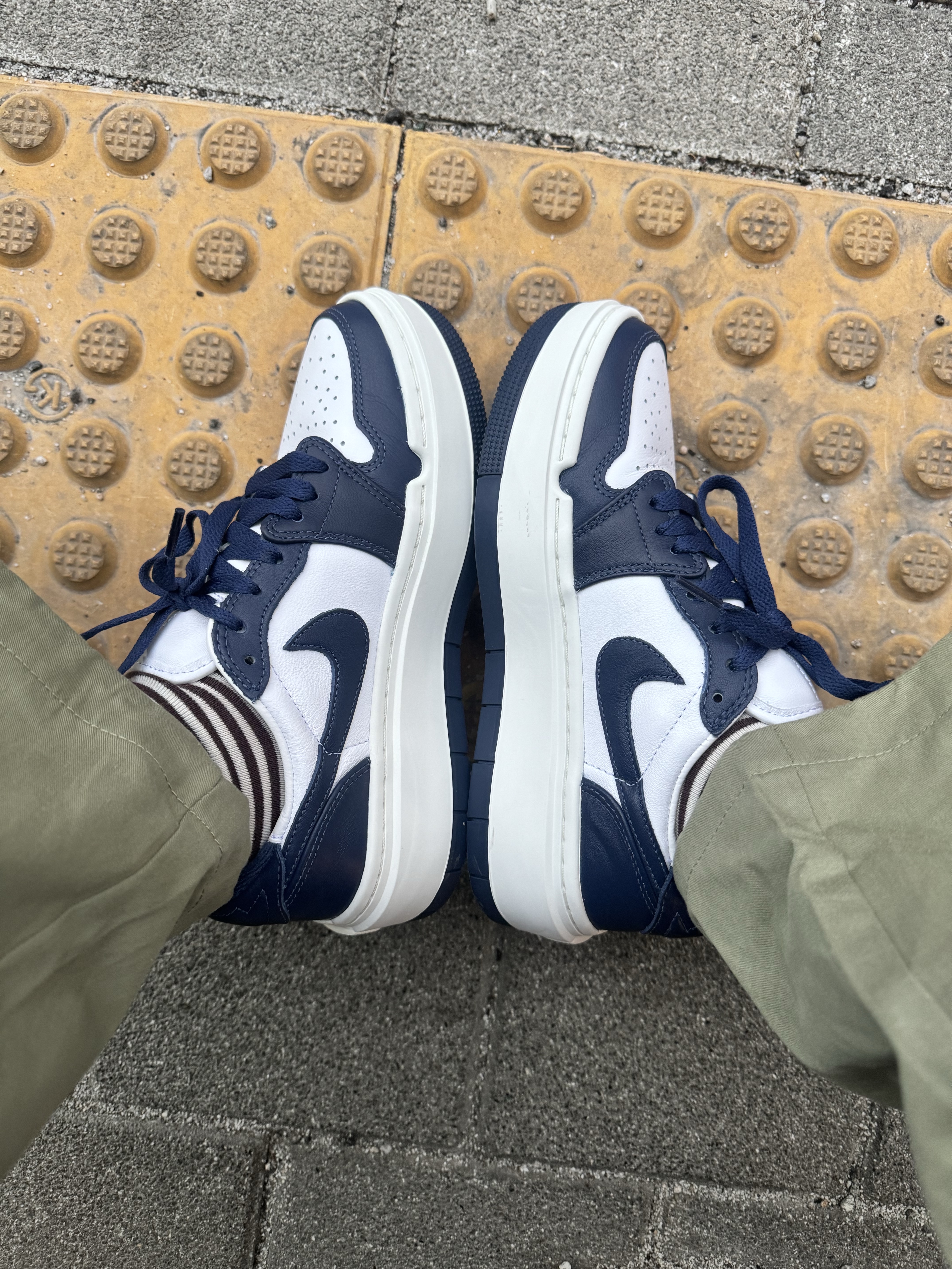 (W) Jordan 1 Elevate Low Midnight Navy 착용 스타일 - 2