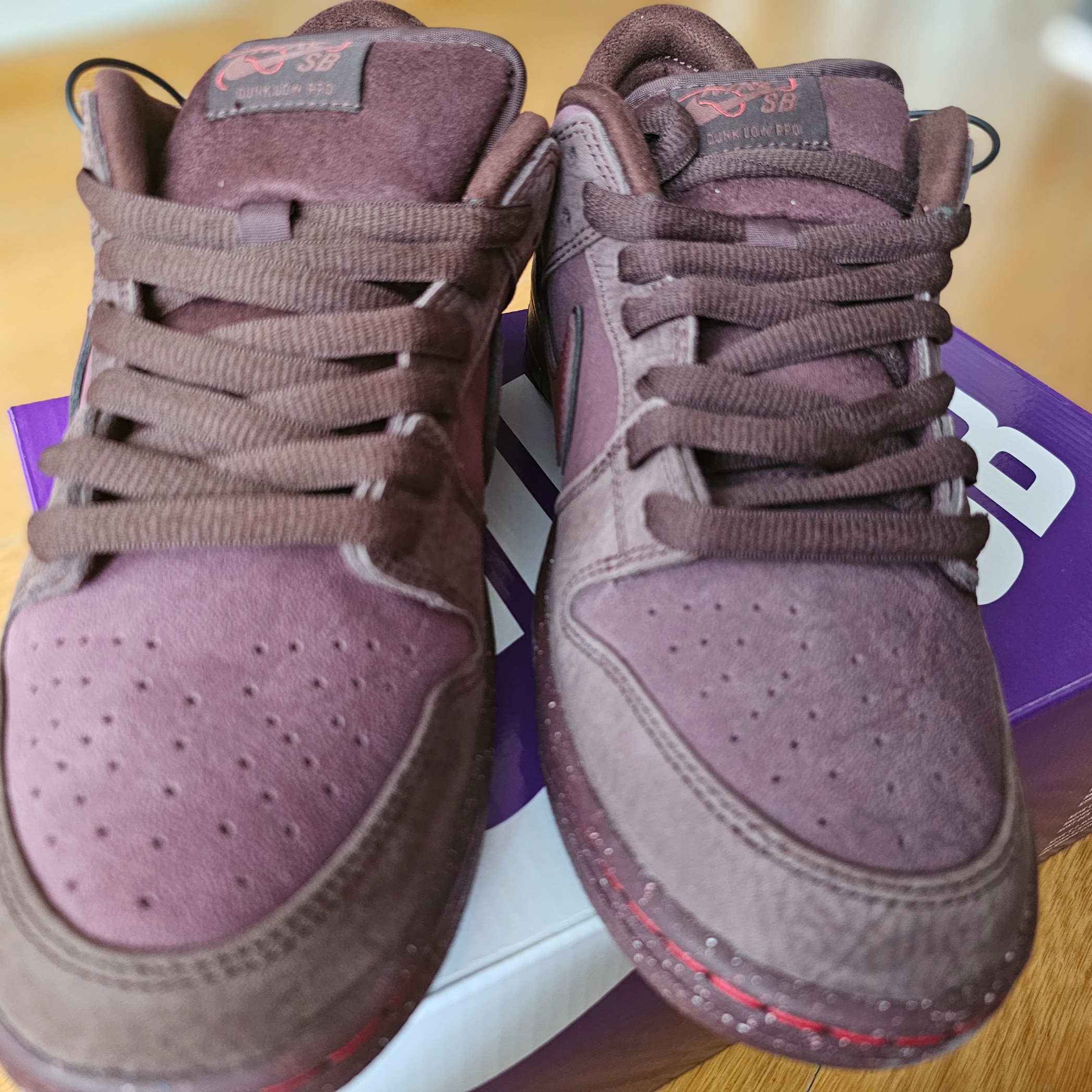 Nike SB Dunk Low PRM Burgundy Crush 착용 스타일 - 2