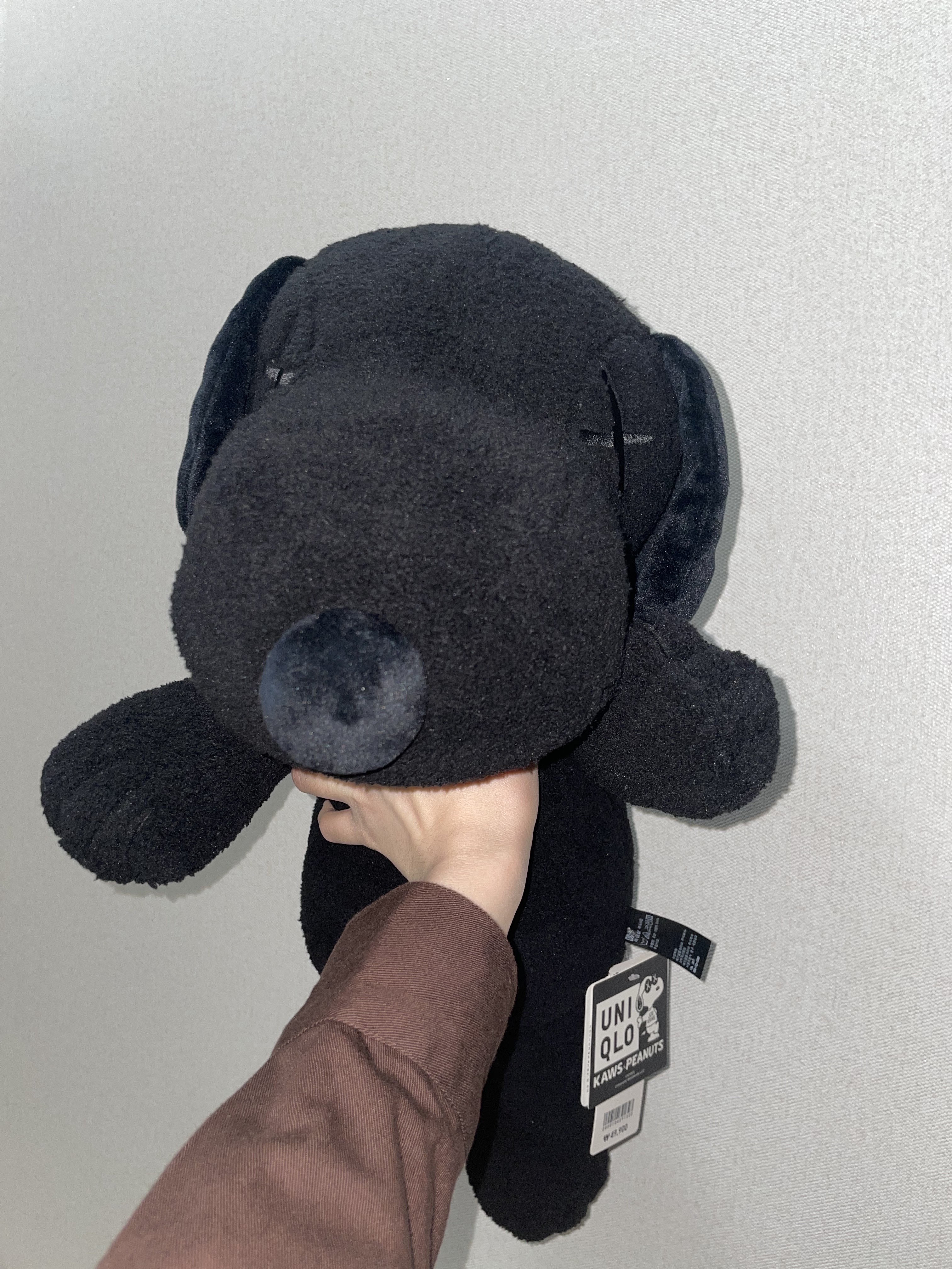 (Kids) Uniqlo UT x Kaws Short Sleeve Graphic T-Shirt Black 착용 스타일 - 2