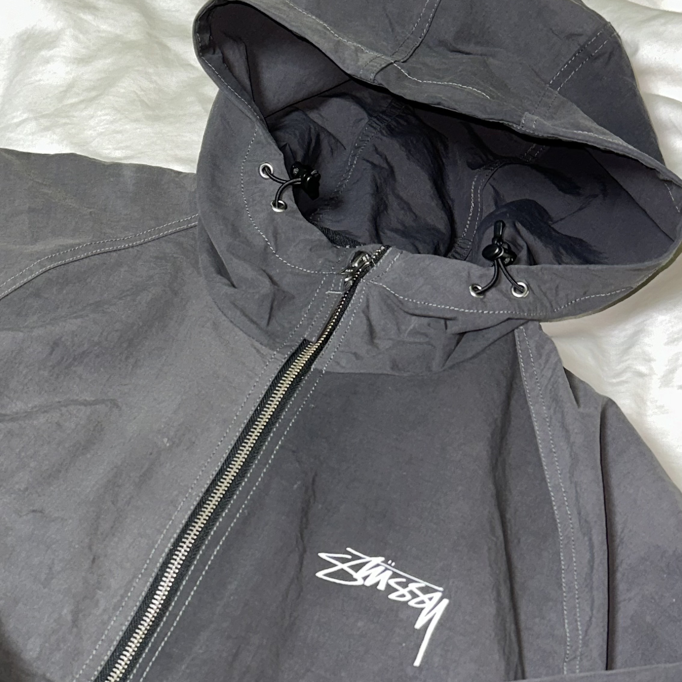 Stussy Wave Dye Beach Shell Jacket Black 착용 스타일