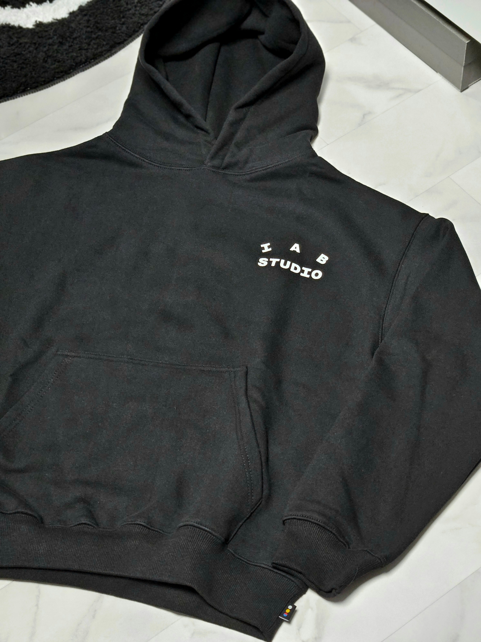 IAB Studio Hoodie Black 착용 스타일 - 6
