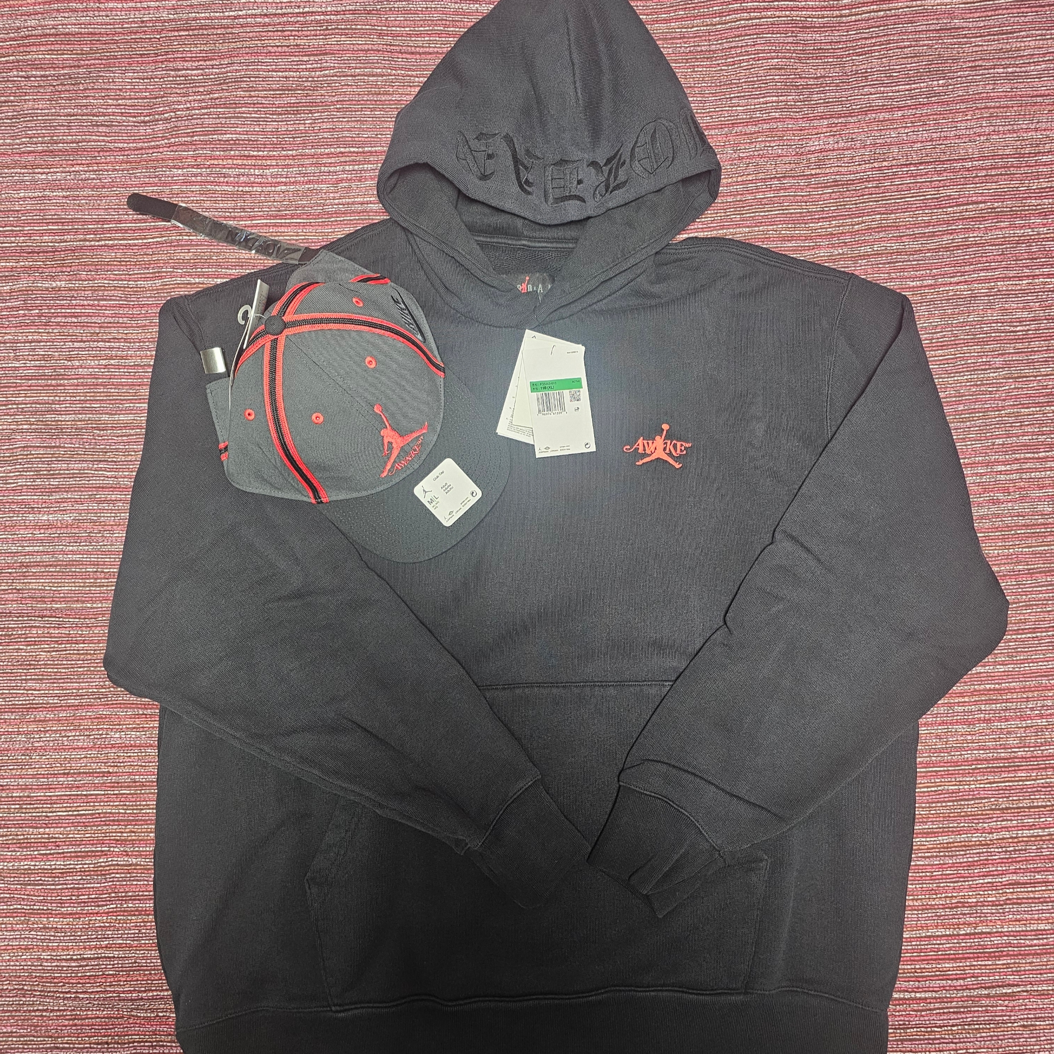 Jordan x Awake NY Fleece Hoodie Black (FQ5443-010), Jordan x Awake NY Hat Dark Smoke Grey (FZ0625-070) 착용 스타일 - 2