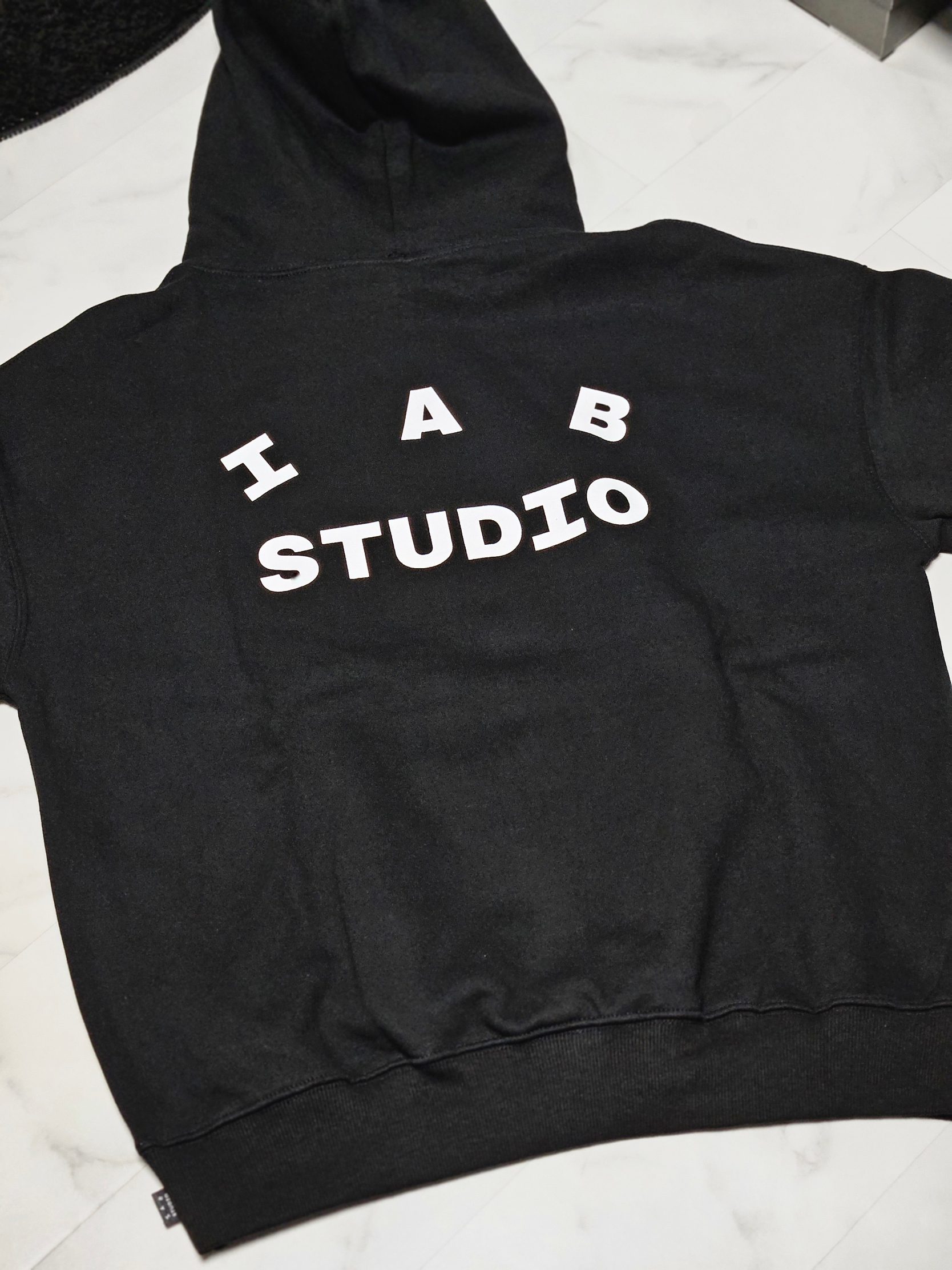 IAB Studio Hoodie Black 착용 스타일 - 7