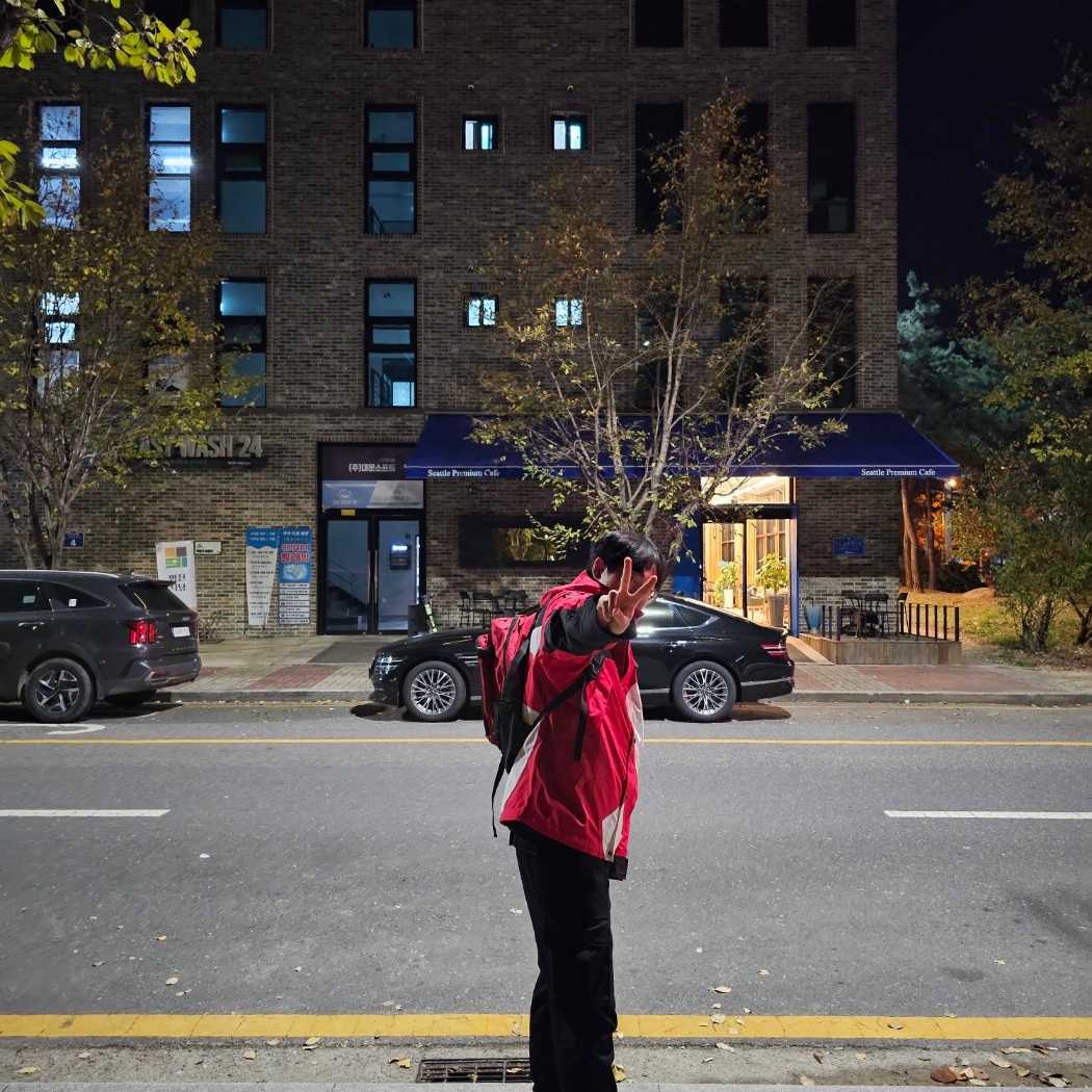 Supreme x The North Face S Logo Mountain Jacket Red - 20FW, Supreme x The North Face S Logo Expedition Backpack Red - 20FW 착용 스타일 - 2
