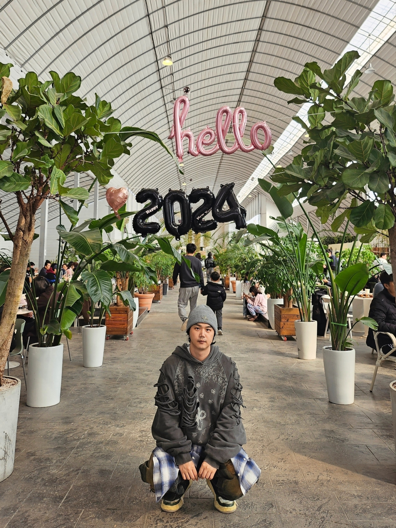 Surgery Clover Logo Beanie Ver.2 Grey, Maison Mihara Yasuhiro Wayne OG Sole VC Leather Low-top Sneakers White Green 착용 스타일 - 3