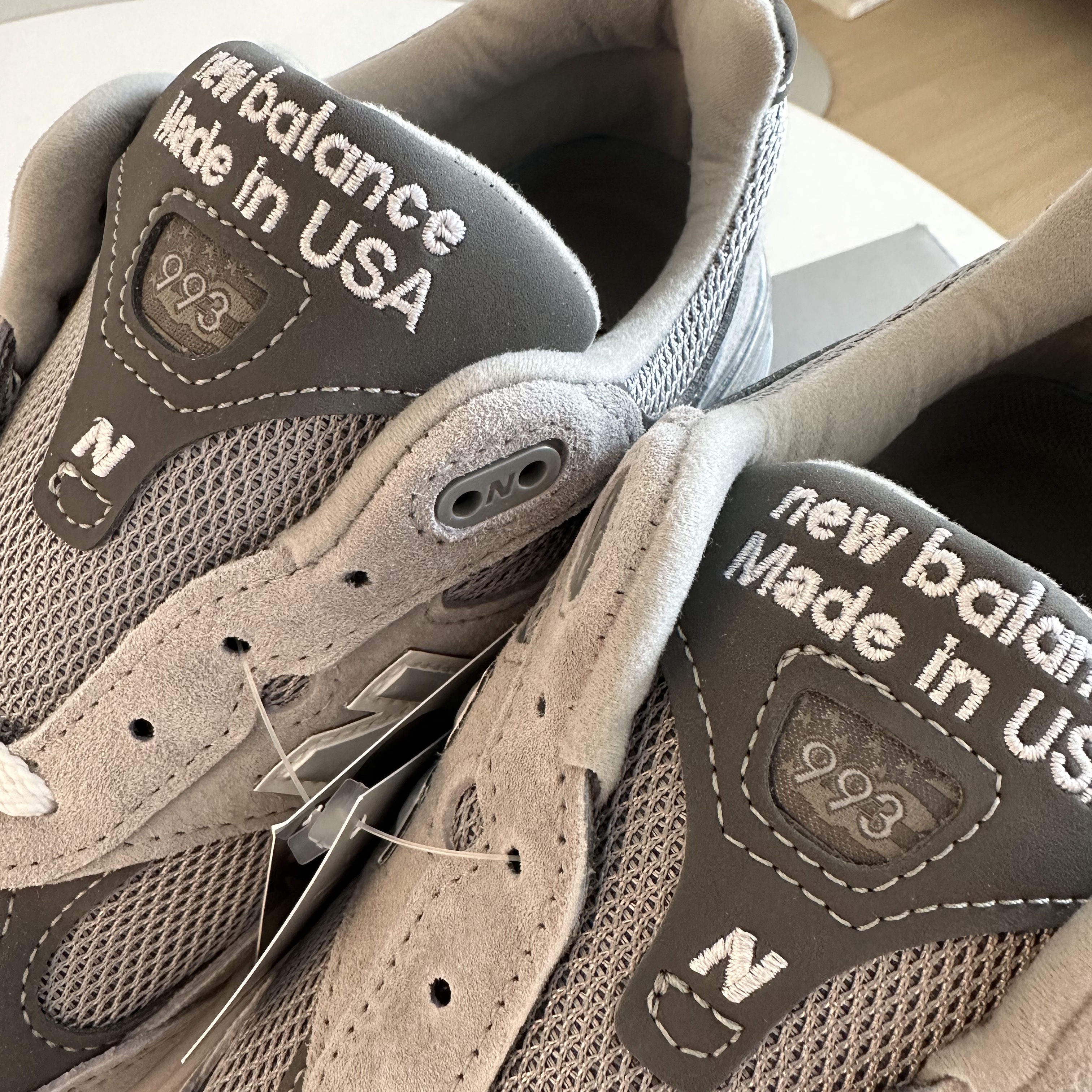 (W) New Balance 993 Made in USA Grey - D Wide 착용 스타일 - 4