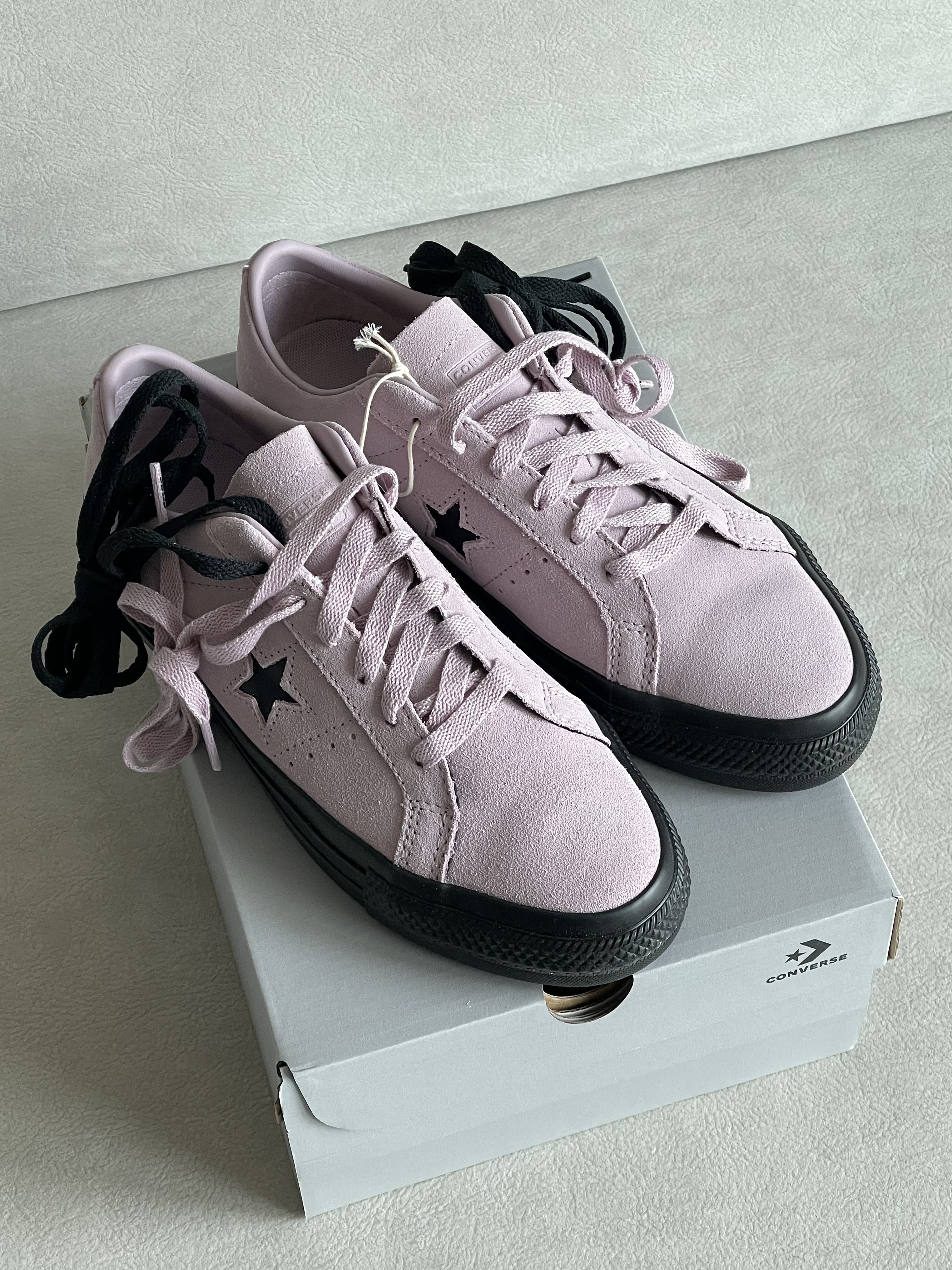 Converse One Star Pro Classic Suede Phantom Violet 착용 스타일 - 2