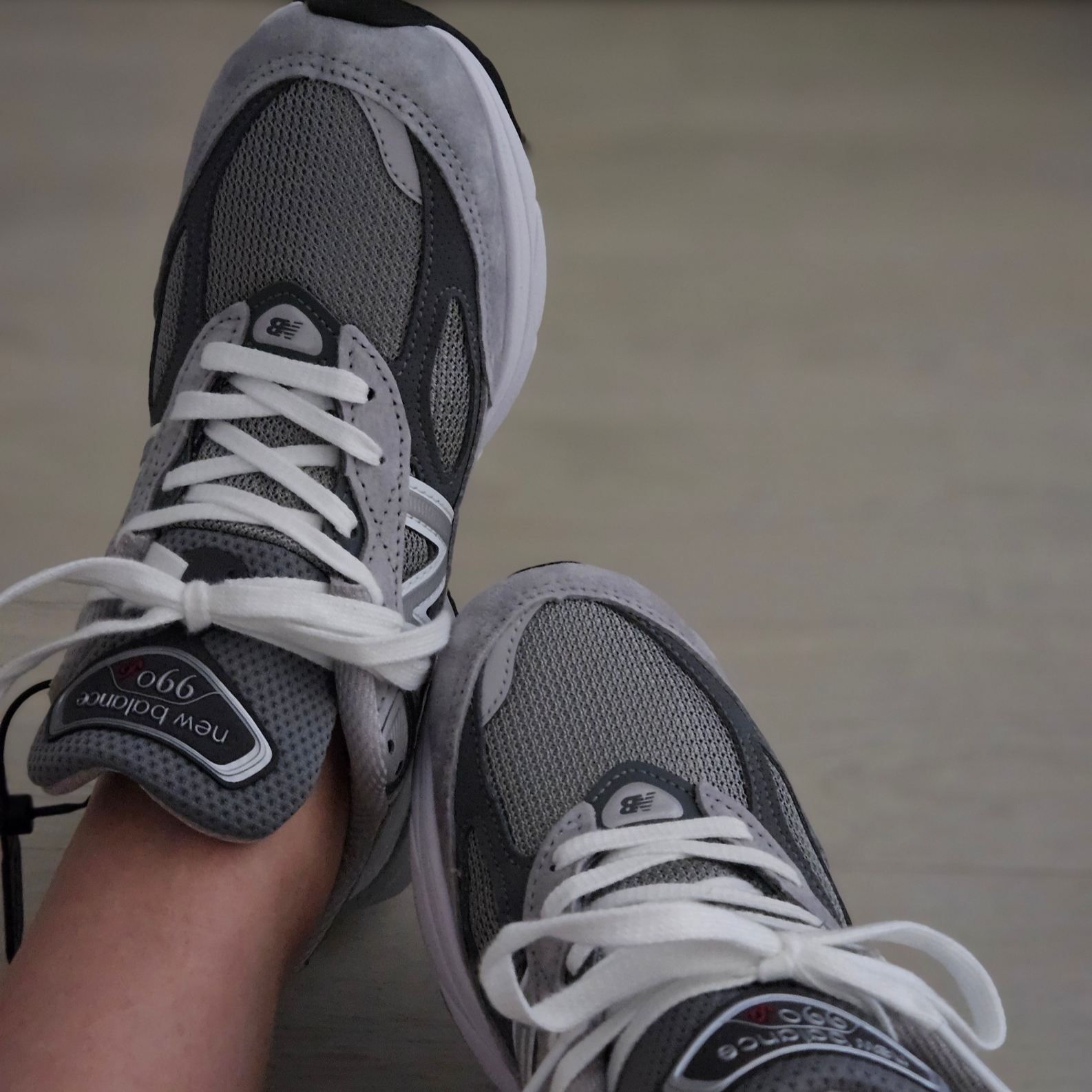 (W) New Balance 990v6 Made in USA Grey - B Standard 착용 스타일
