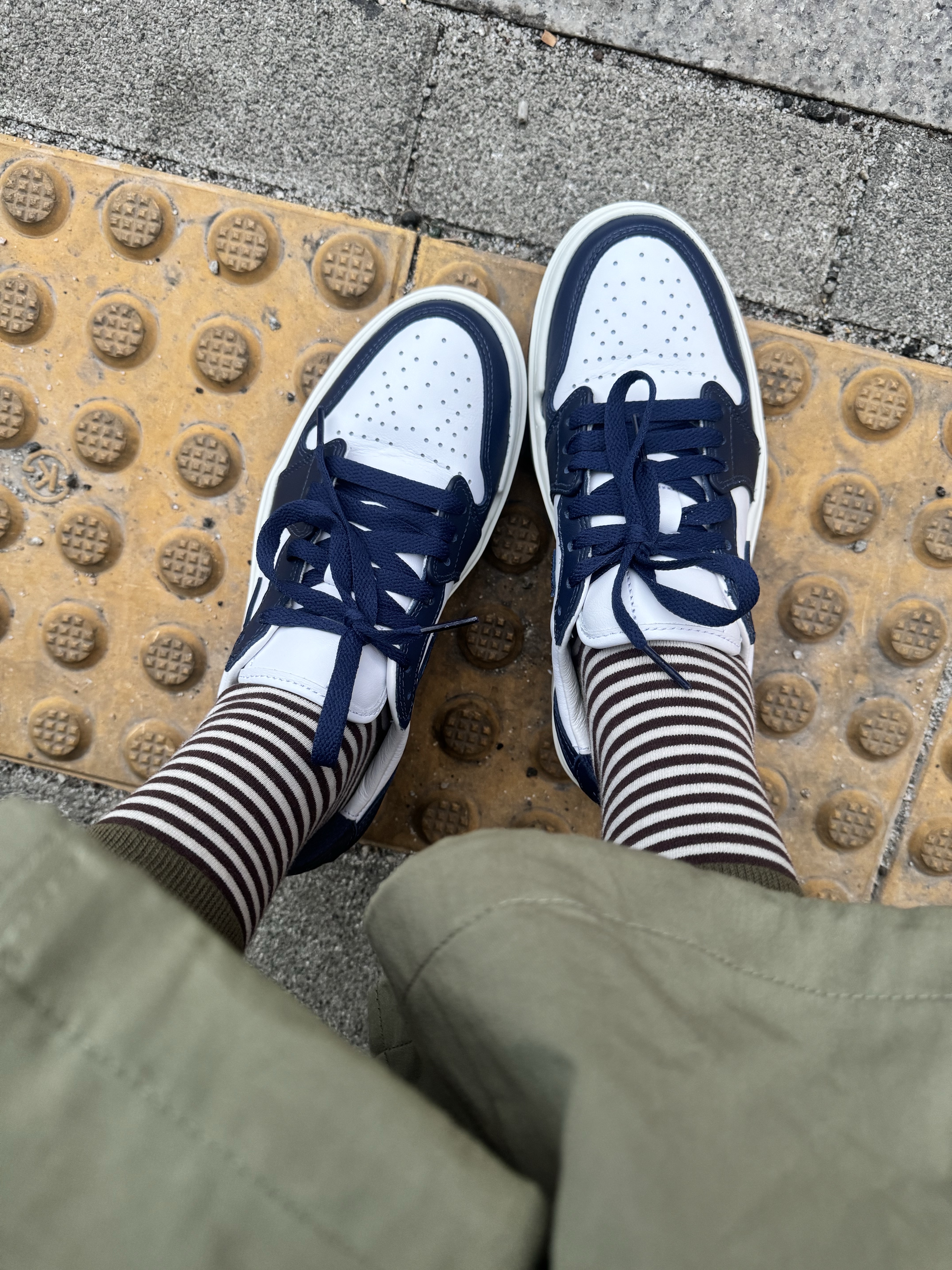 (W) Jordan 1 Elevate Low Midnight Navy 착용 스타일 - 1