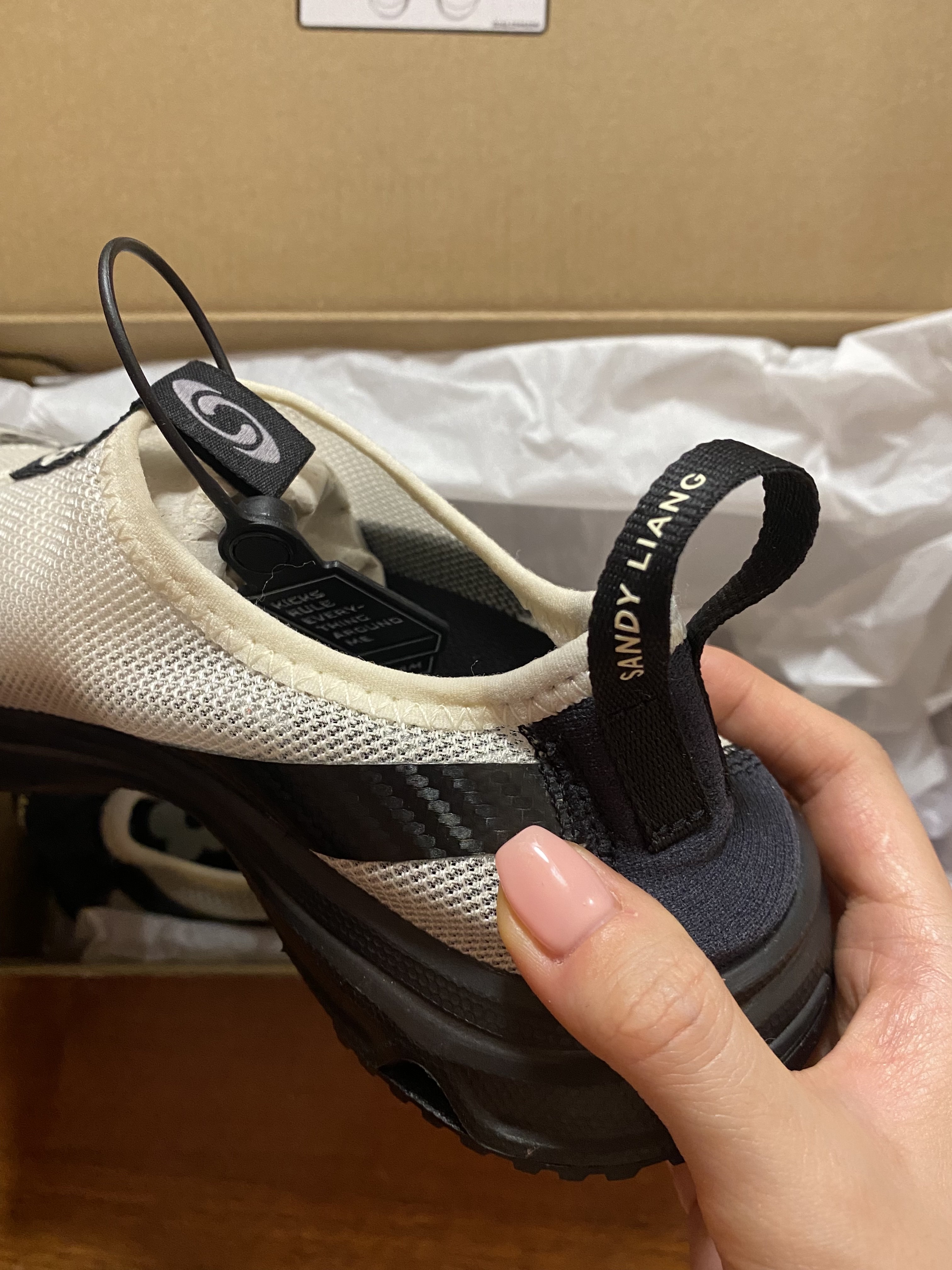 Salomon x Sandy Liang RX Moc 3.0 Black White 착용 스타일 - 3