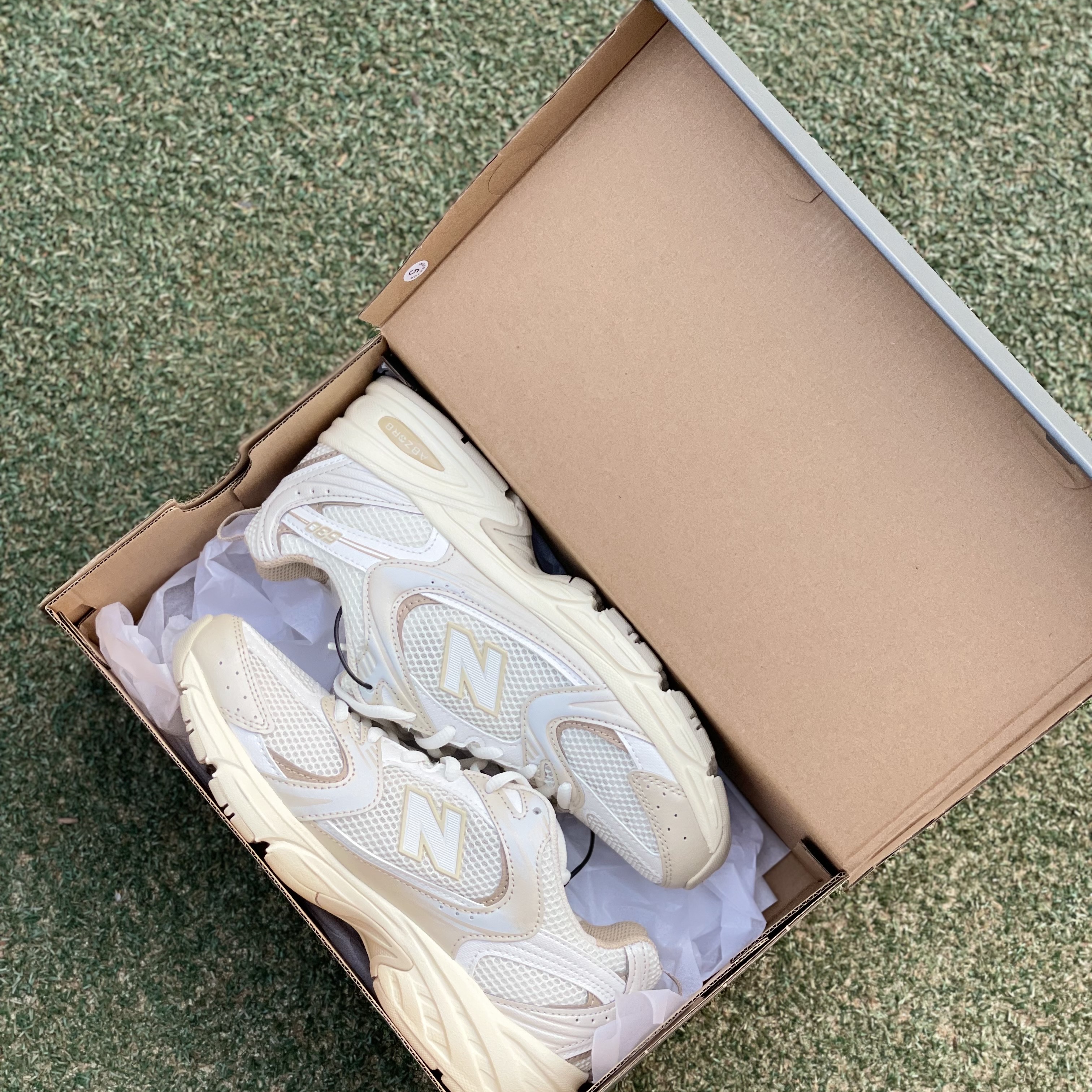 New Balance 530 Beige Angora 착용 스타일