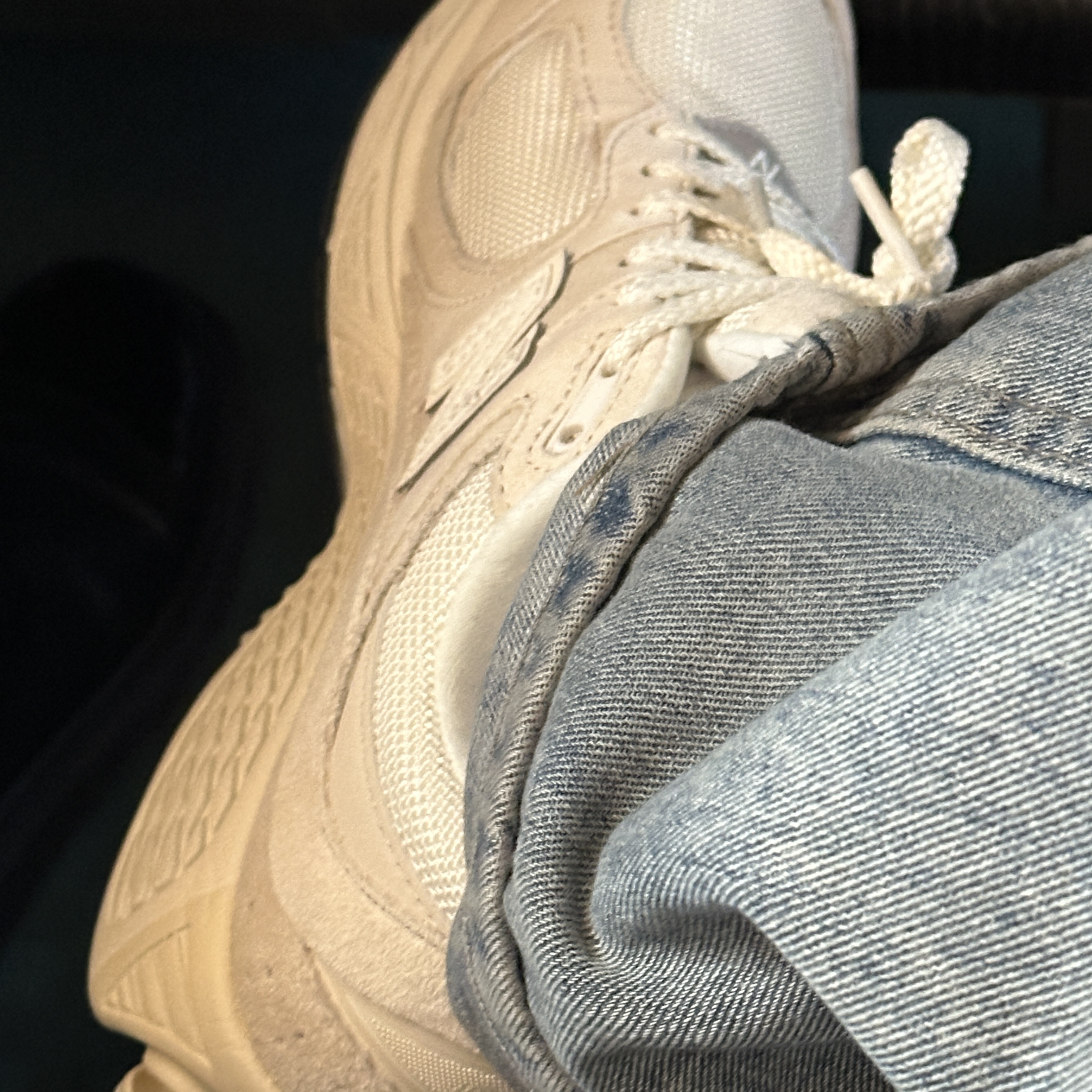New Balance 2002R Beige Calm Taupe 착용 스타일