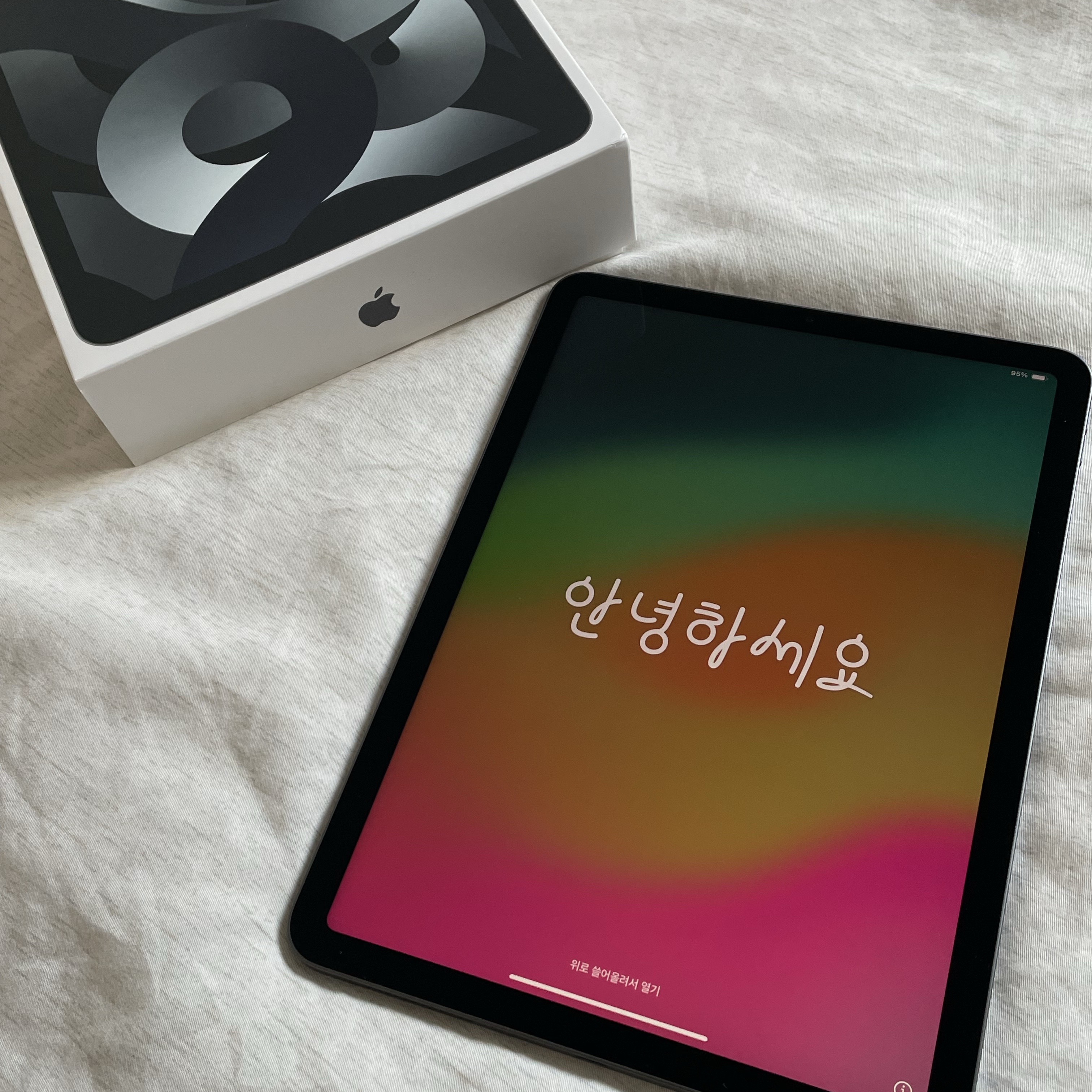 Apple iPad Air 5th Gen Wifi 64GB Space Gray (Korean Ver.) 착용 스타일