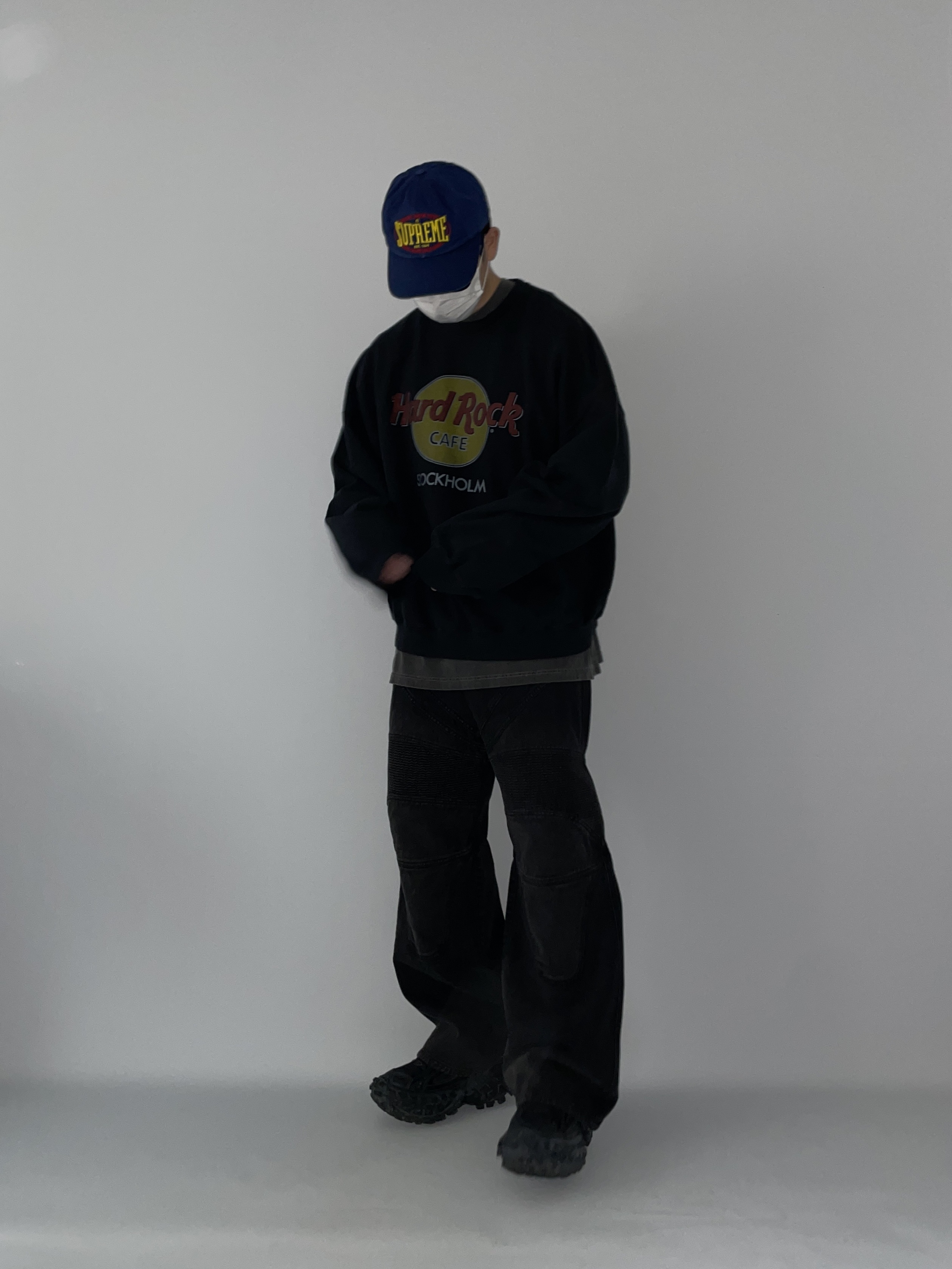 Balenciaga Defender Sneakers Black, Supreme Warm Up 6-Panel Navy - 23FW 착용 스타일 - 1