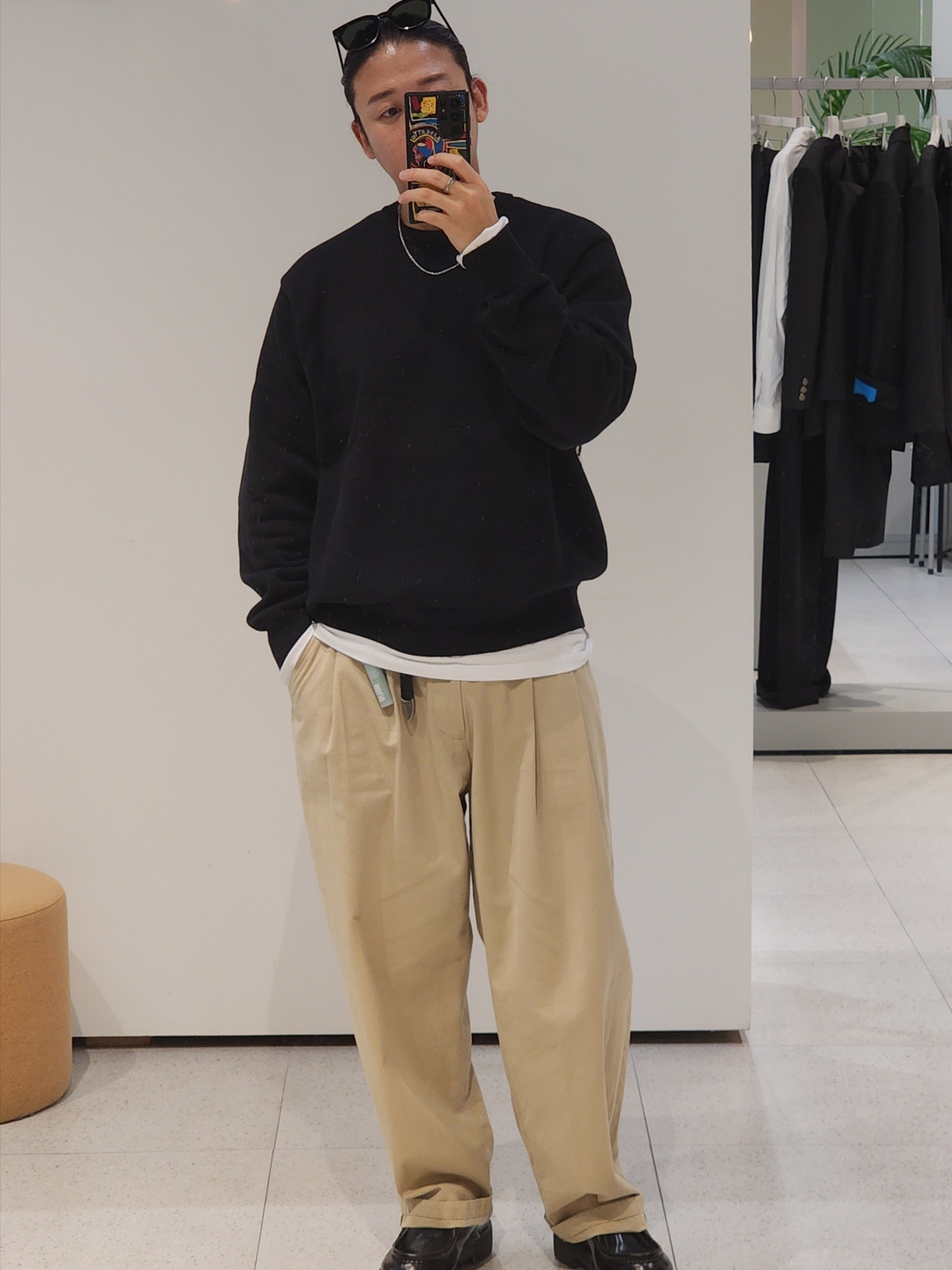 Stussy Laguna Icon Sweater Black, Prada Opaque Brushed Leather Lace-Up Shoes Black 착용 스타일 - 2