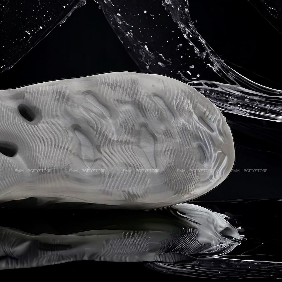 Adidas Yeezy Foam RNNR MX Granite 착용 스타일 - 5