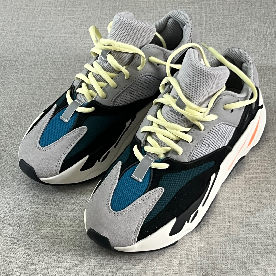 Adidas Yeezy Boost 700 Wave Runner Solid Grey 2021/2022 착용 스타일