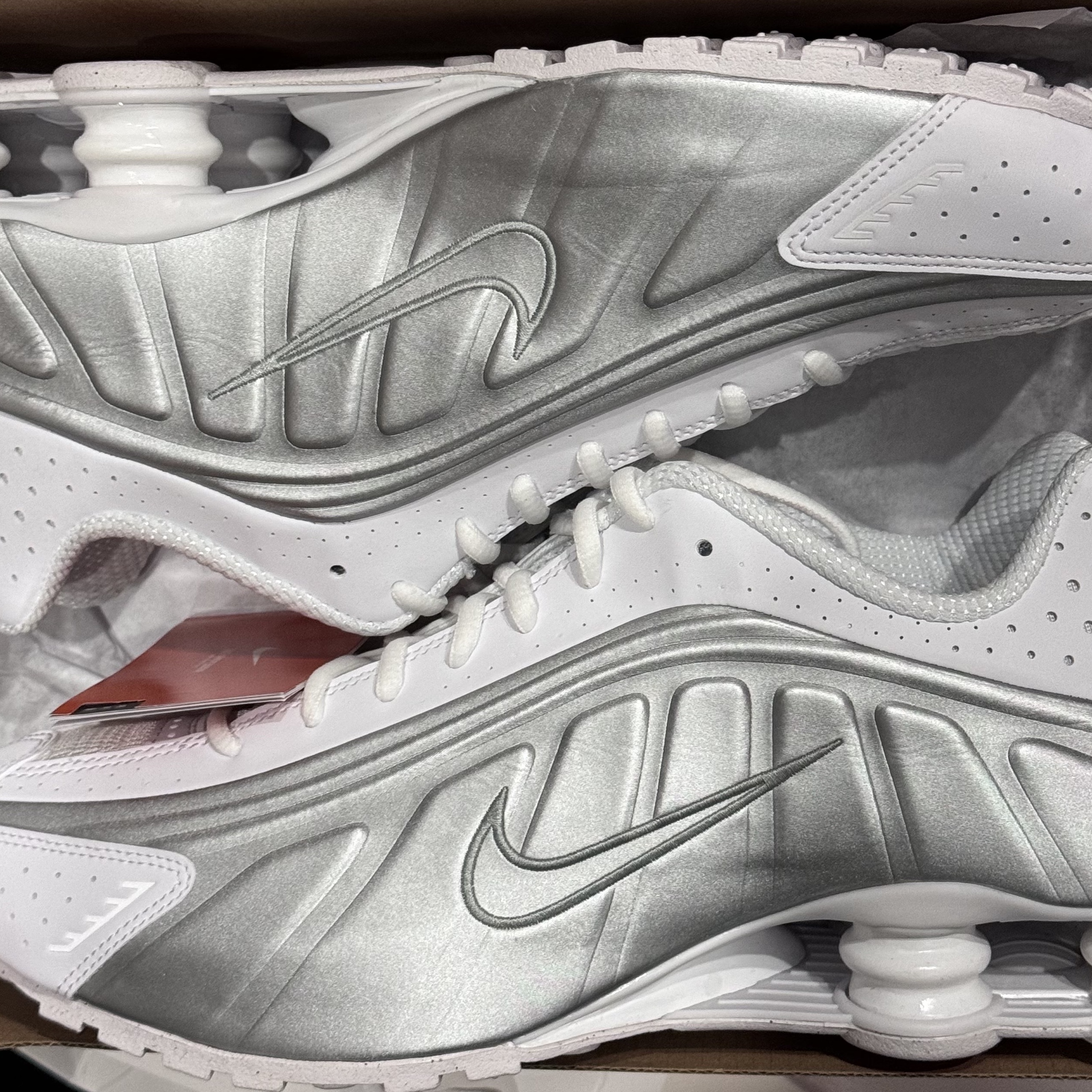 (W) Nike Shox R4 White Metallic Silver 착용 스타일 - 3