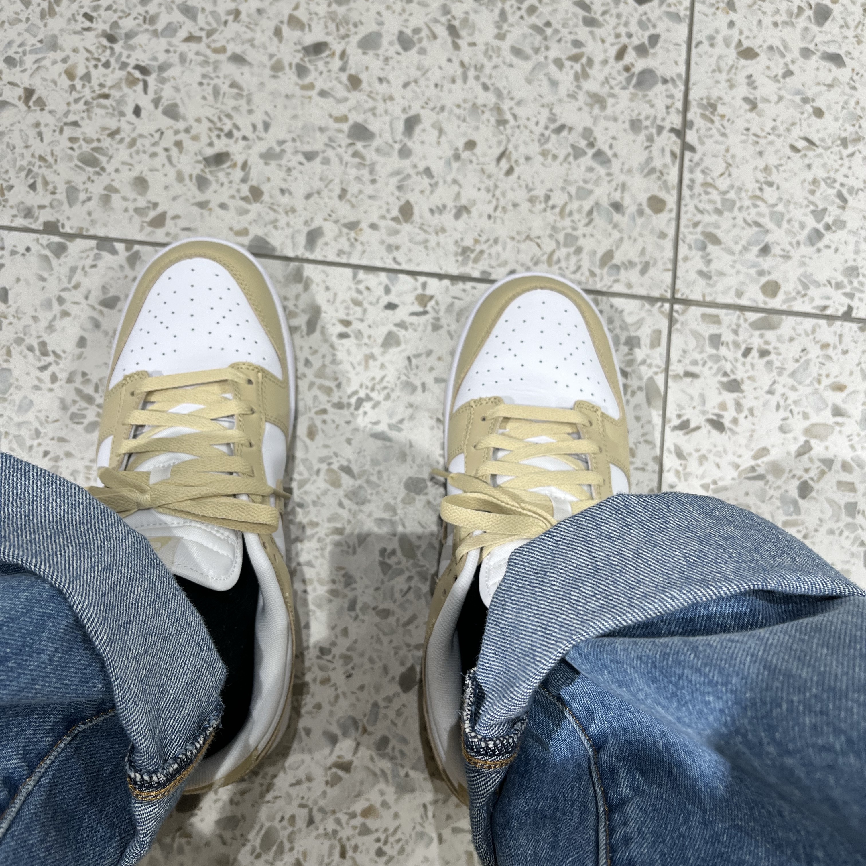 Nike Dunk Low Team Gold and White 착용 스타일
