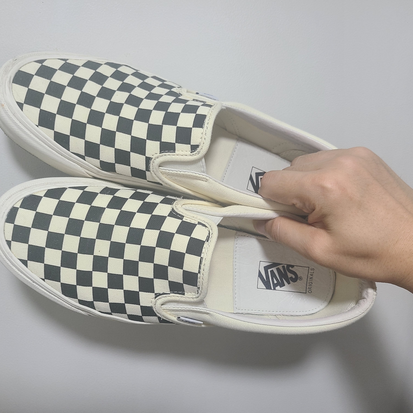 Vans Vault OG Classic Slip-On LX Checkerboard 착용 스타일
