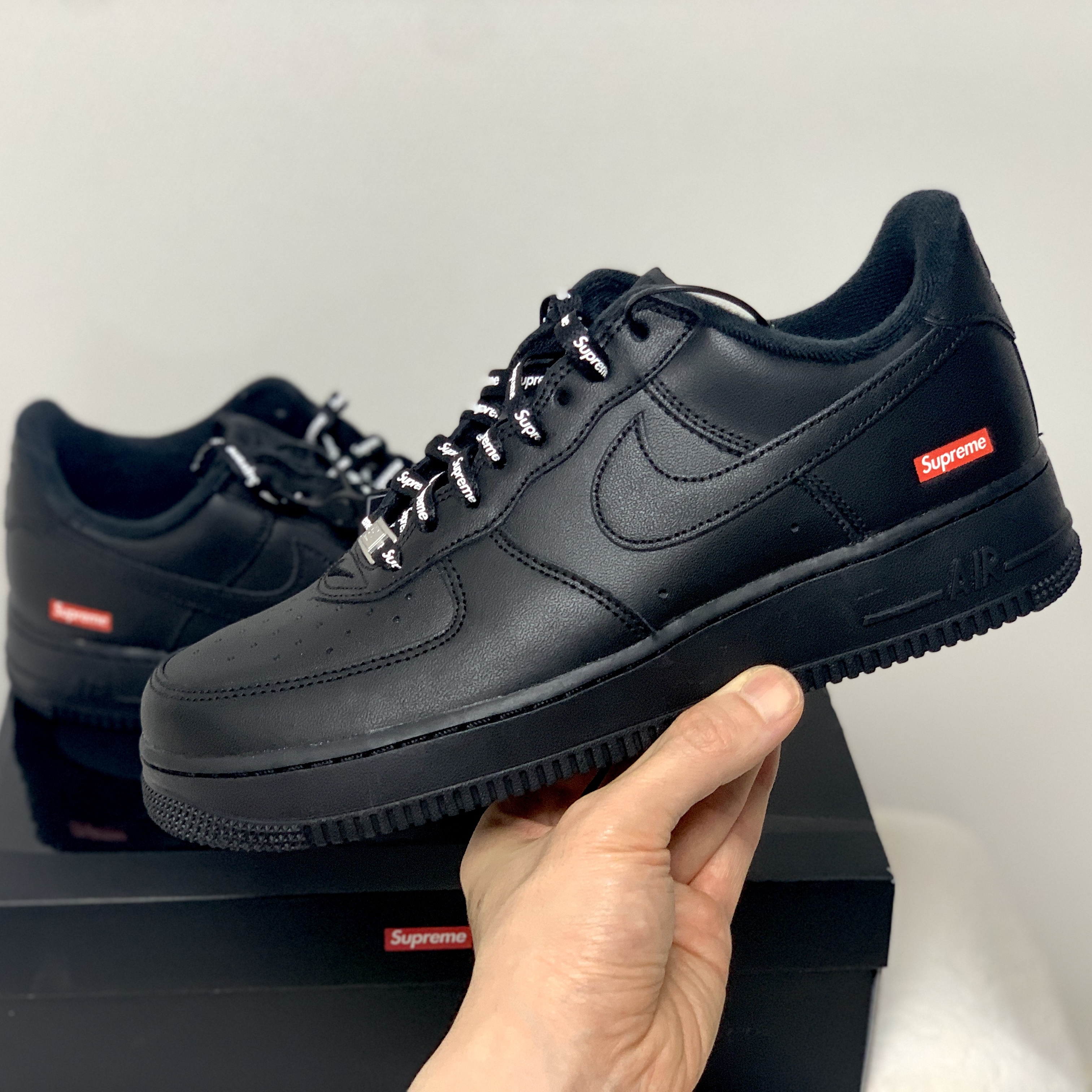Nike x Supreme Air Force 1 Low Black 착용 스타일