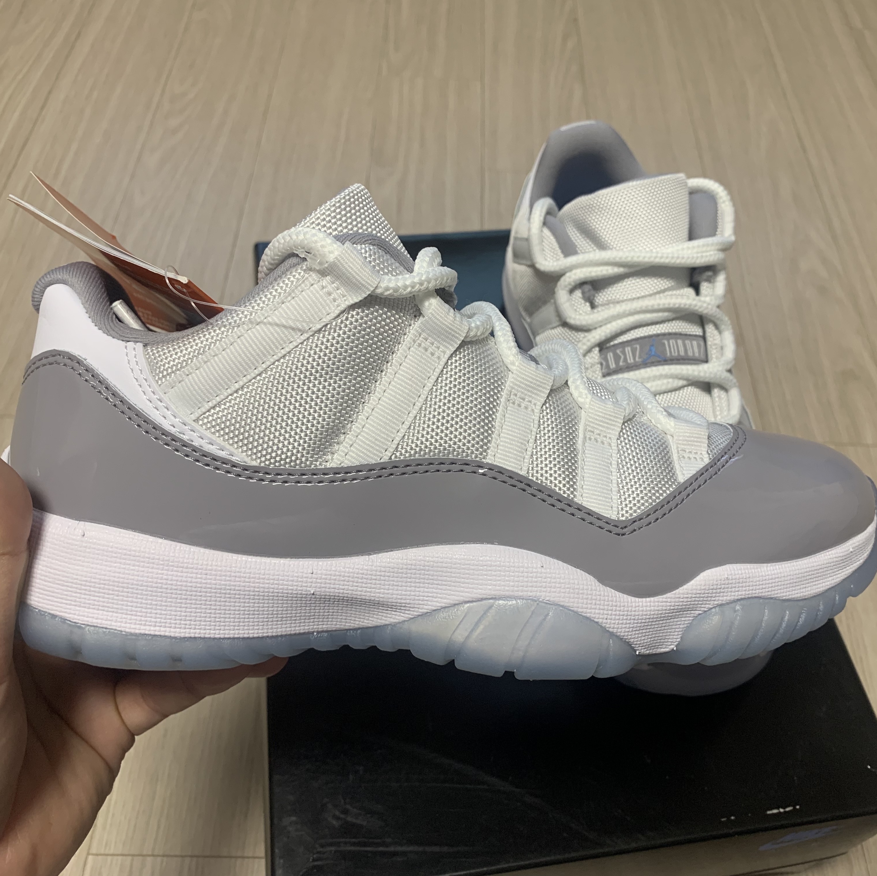 Jordan 11 Retro Low Cement Grey 착용 스타일