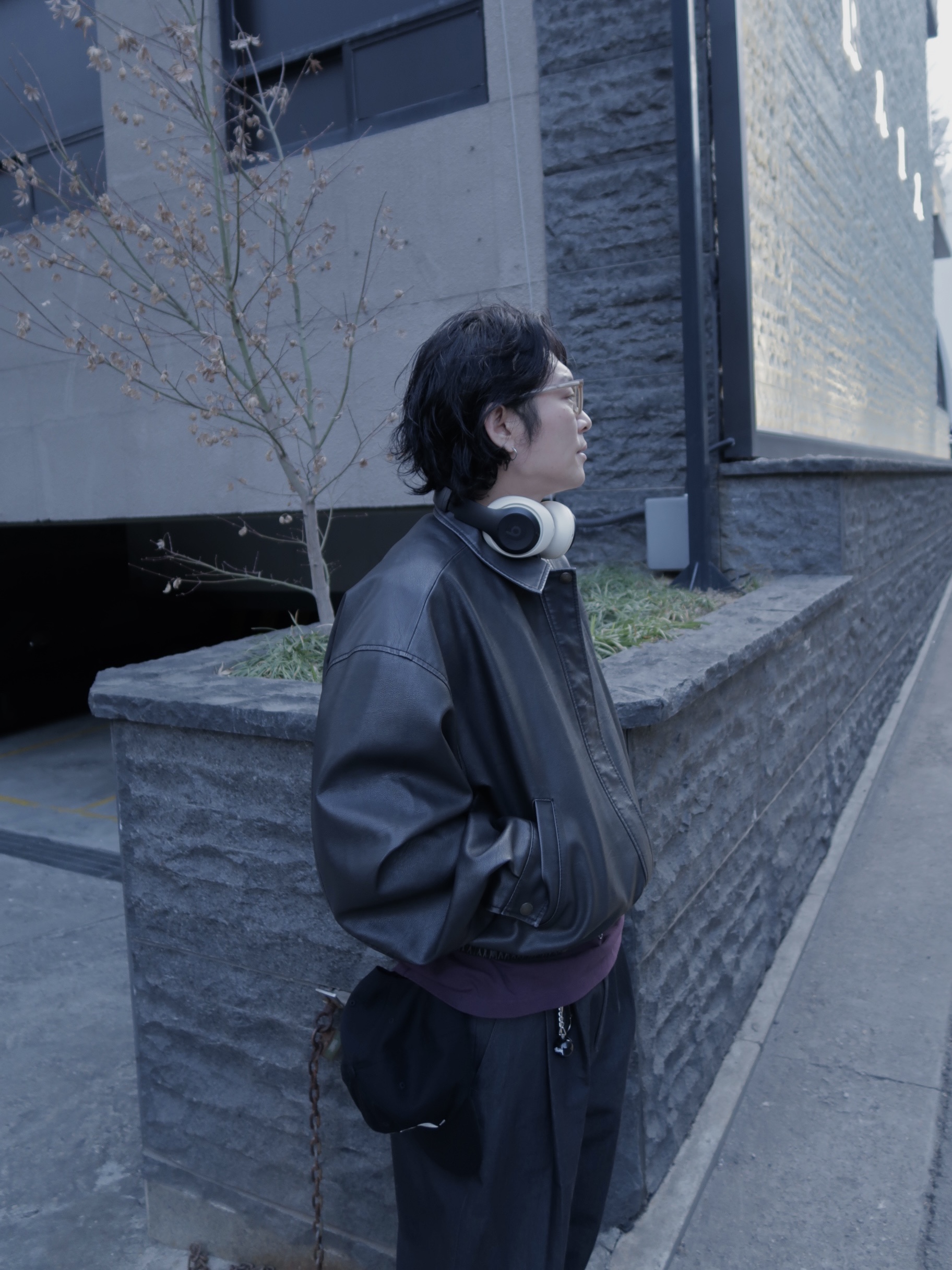 Stussy x Beats Studio Pro Wireless Headphone Black (Korean Ver.), Gentle Monster x Maison Margiela MM009 Clear Brown 착용 스타일 - 2
