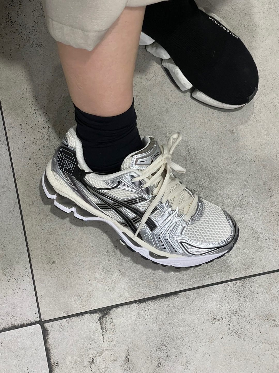 Asics Gel-Kayano 14 Cream Black 착용 스타일