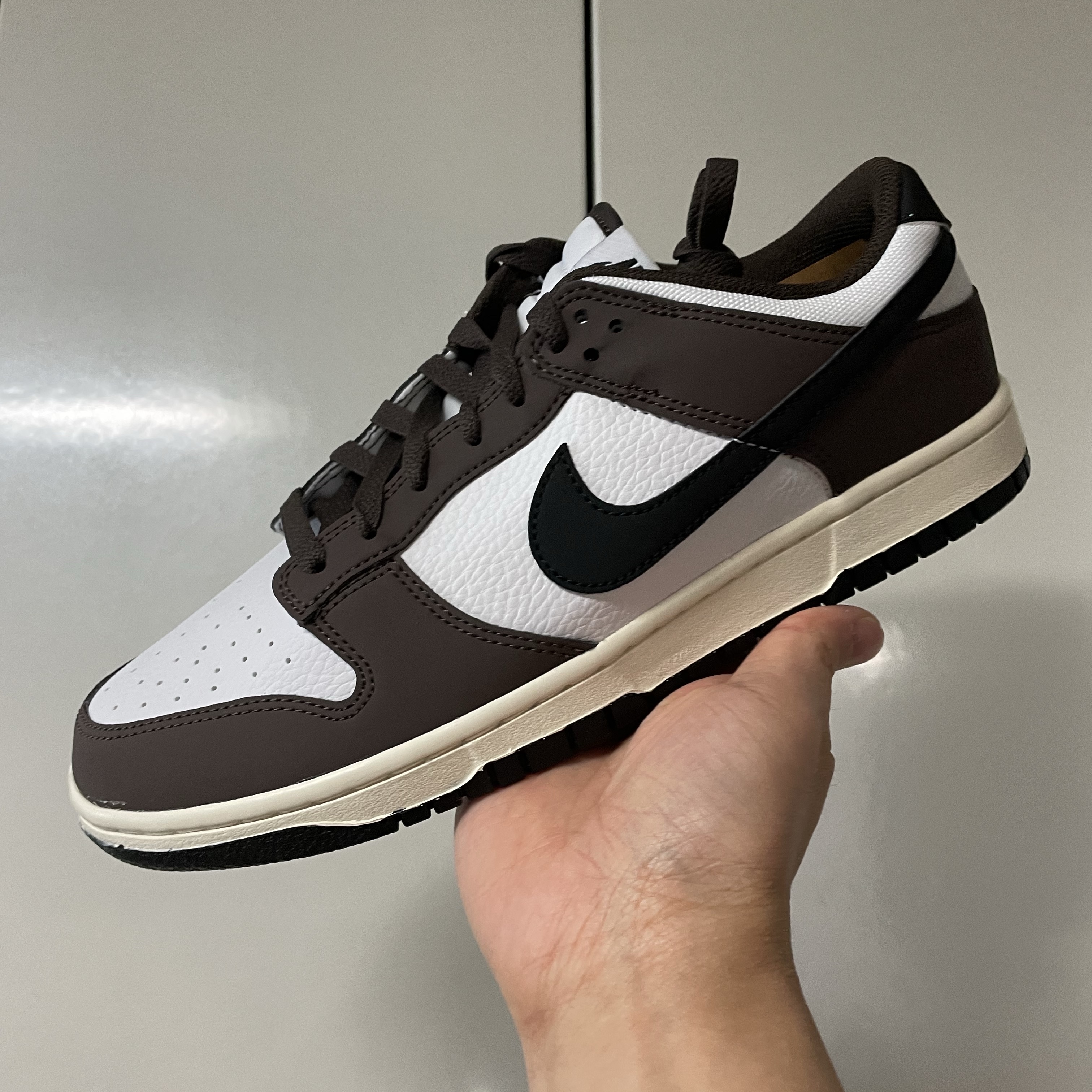 Nike Dunk Low Retro Next Nature Baroque Brown White 착용 스타일 - 1