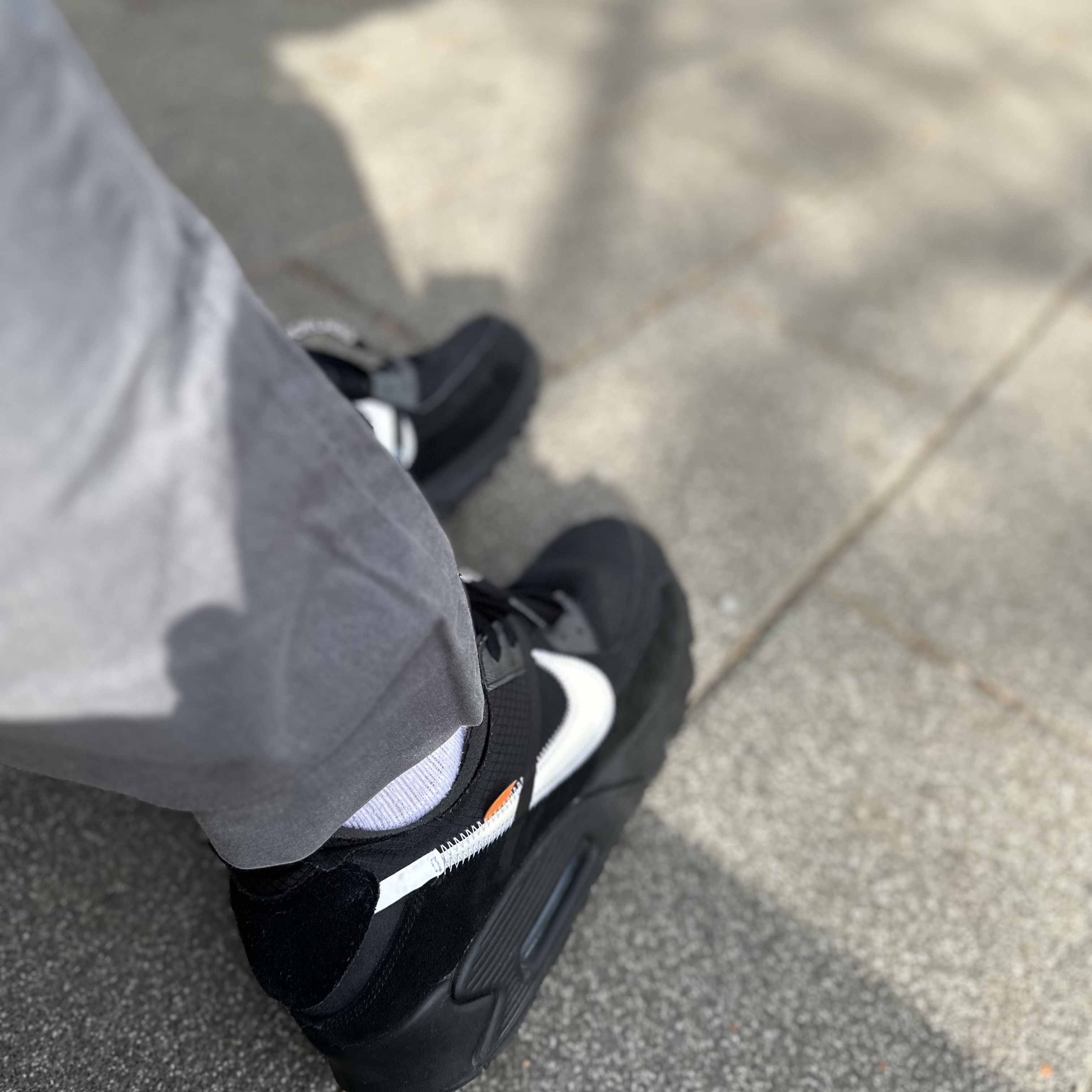 Nike x Off-White Air Max 90 V2 Black White 착용 스타일 - 3