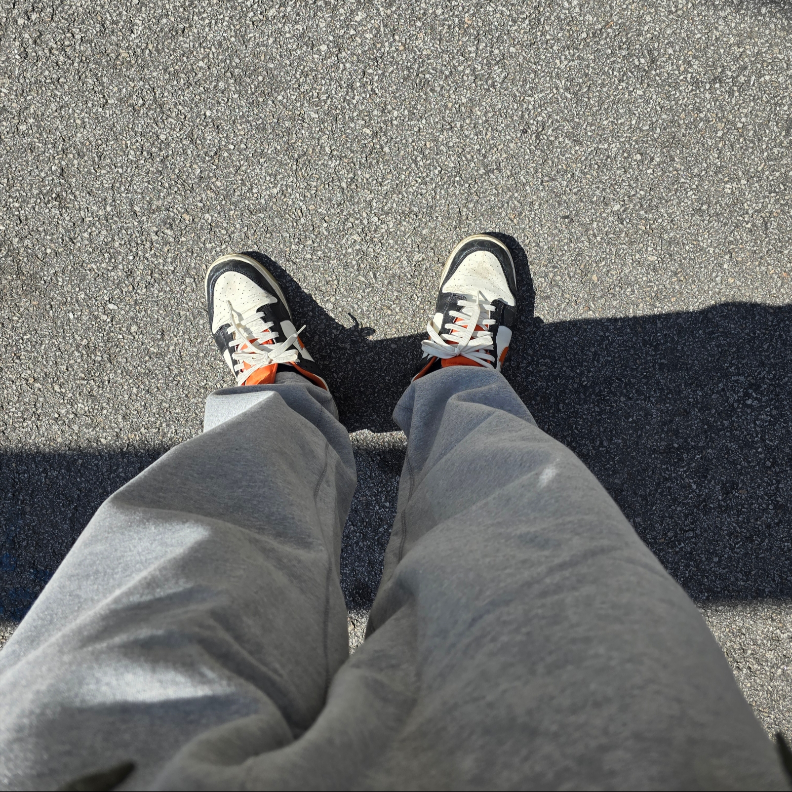 Nike NRG Solo Swoosh Fleece Pants Dark Grey Heather - Asia 착용 스타일