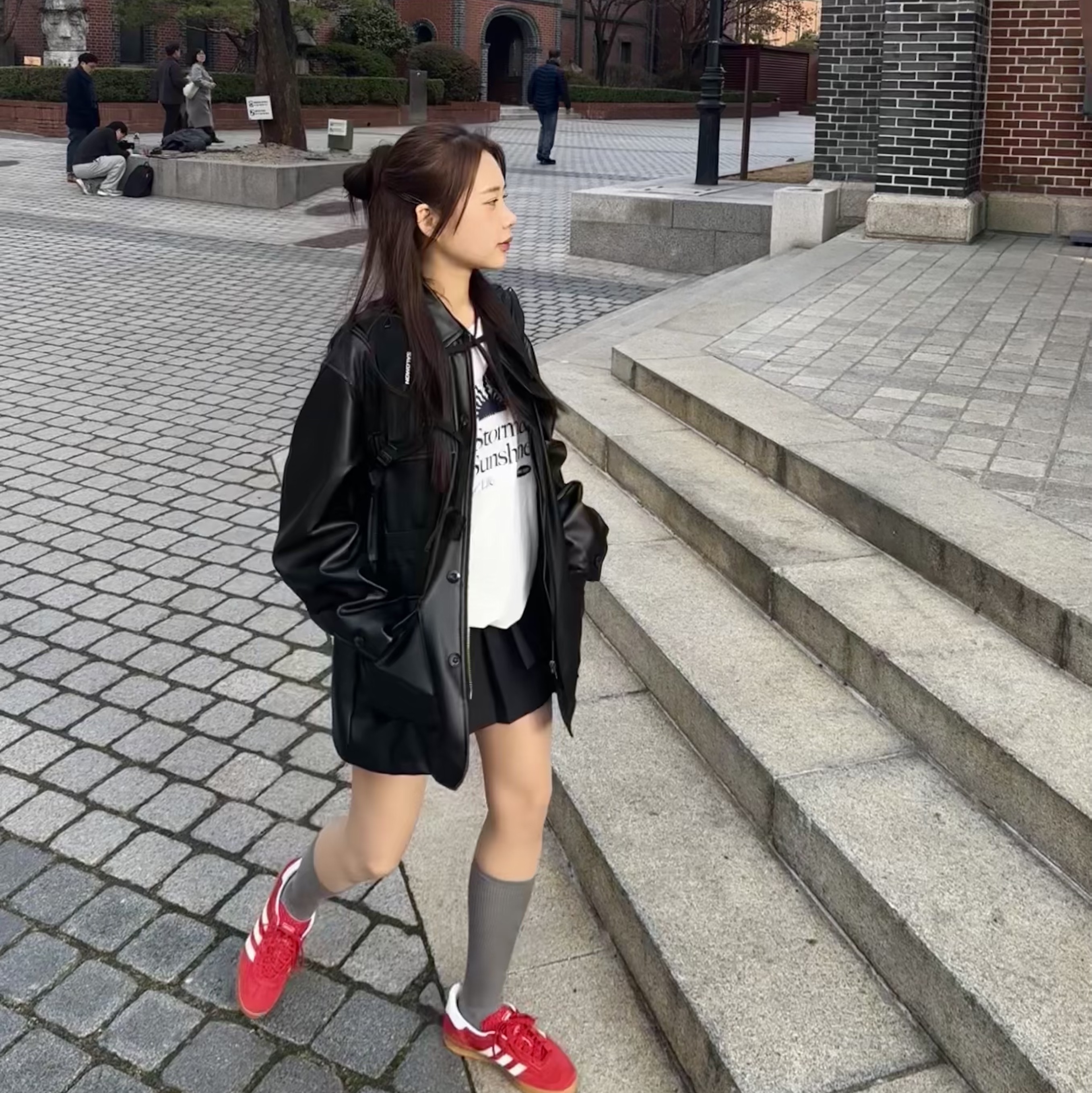Salomon XT 10 Rucksack Black (New Ver.), Adidas Gazelle Indoor Scarlet 착용 스타일 - 2