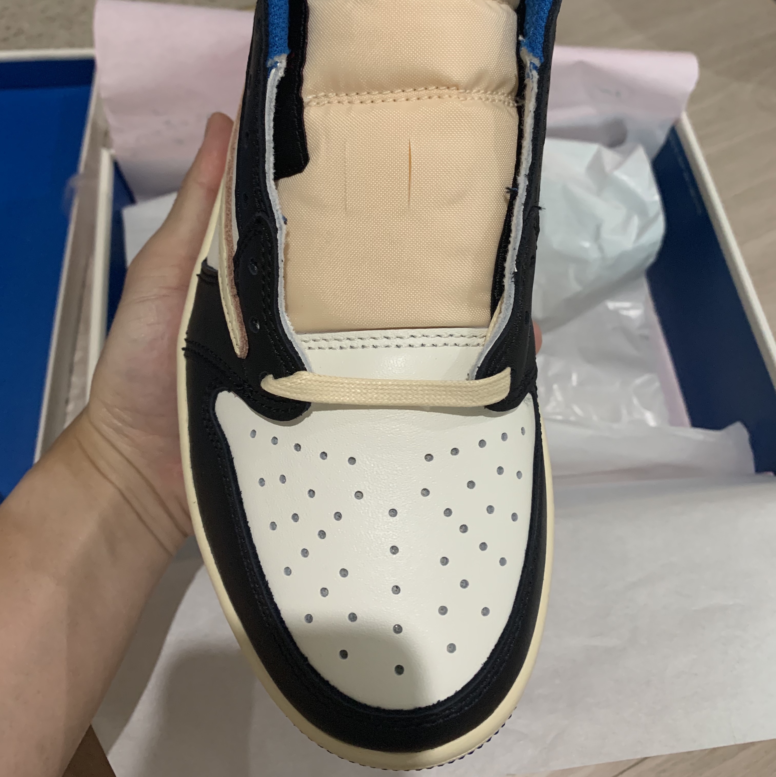 Jordan 1 x Travis Scott x Fragment Retro Low OG SP Military Blue 착용 스타일 - 3