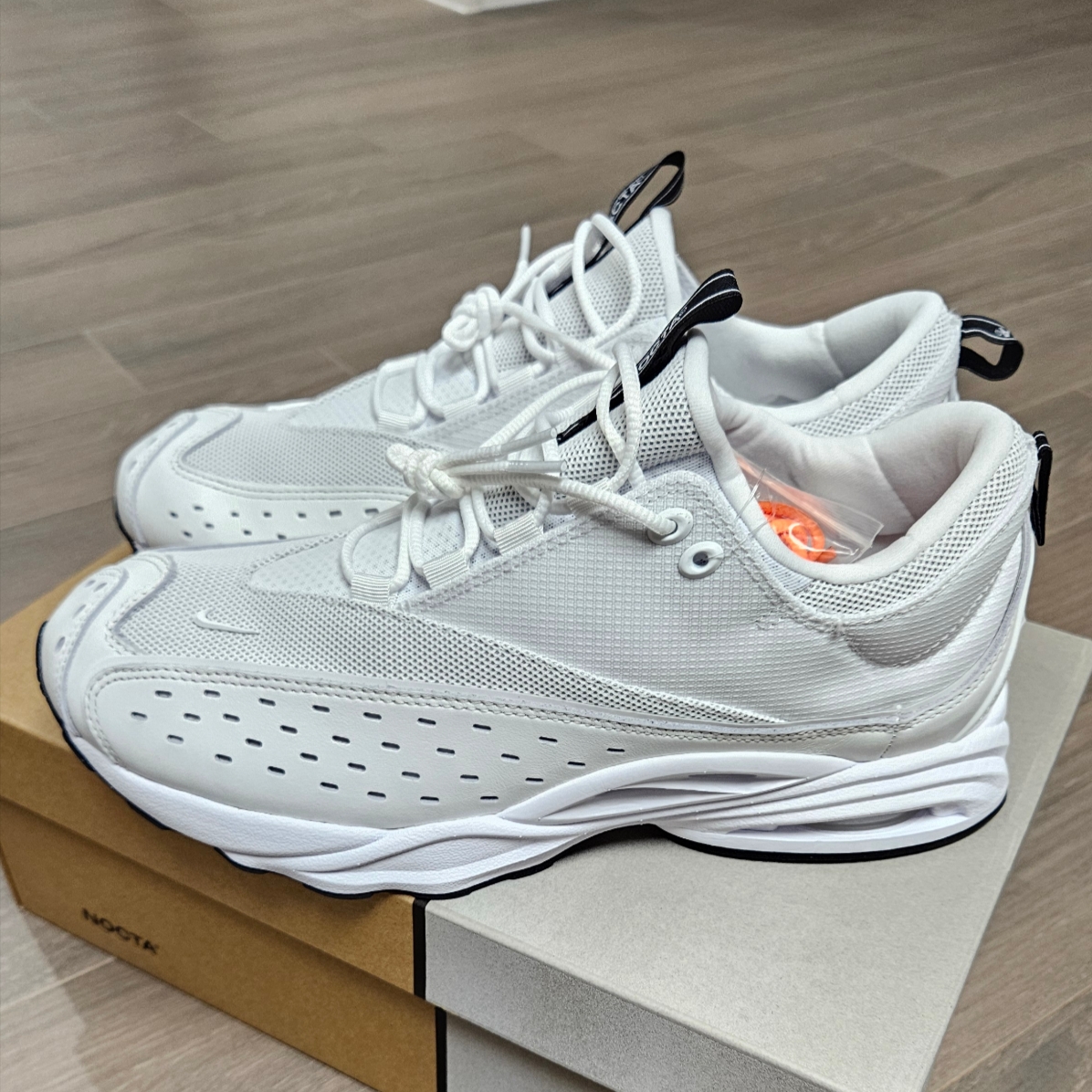 Nike x Drake Nocta Air Zoom Drive Summit White 착용 스타일 - 1