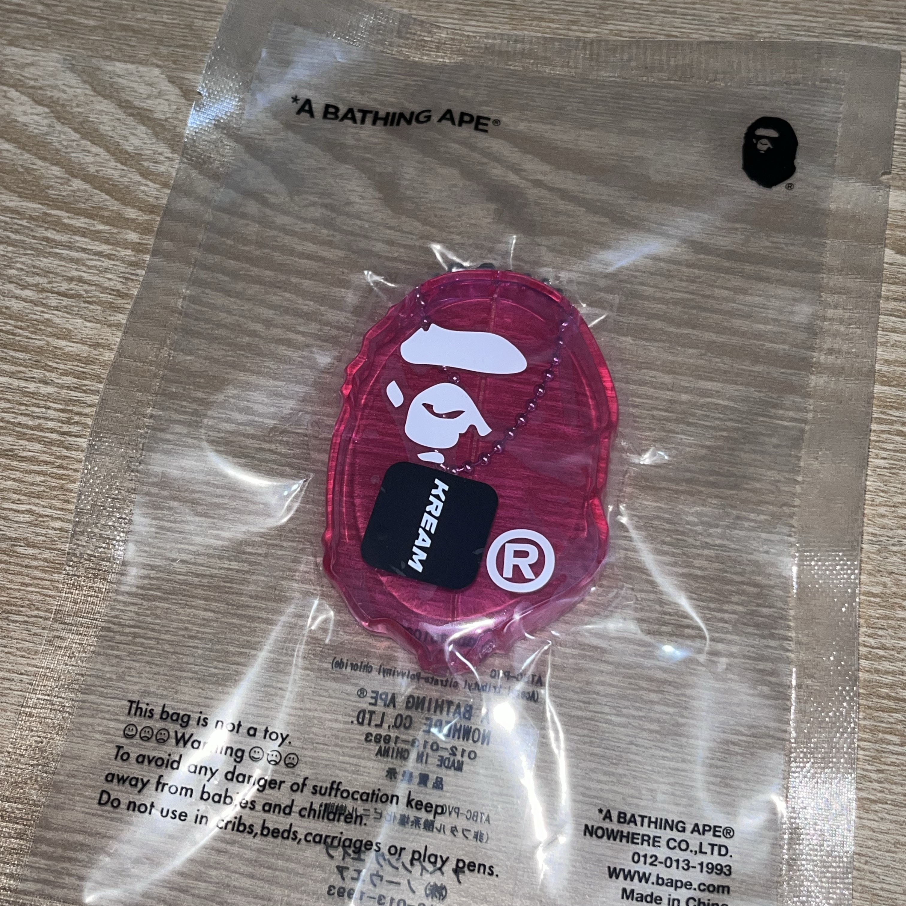 BAPE Ape Head Coin Case M Pink 착용 스타일
