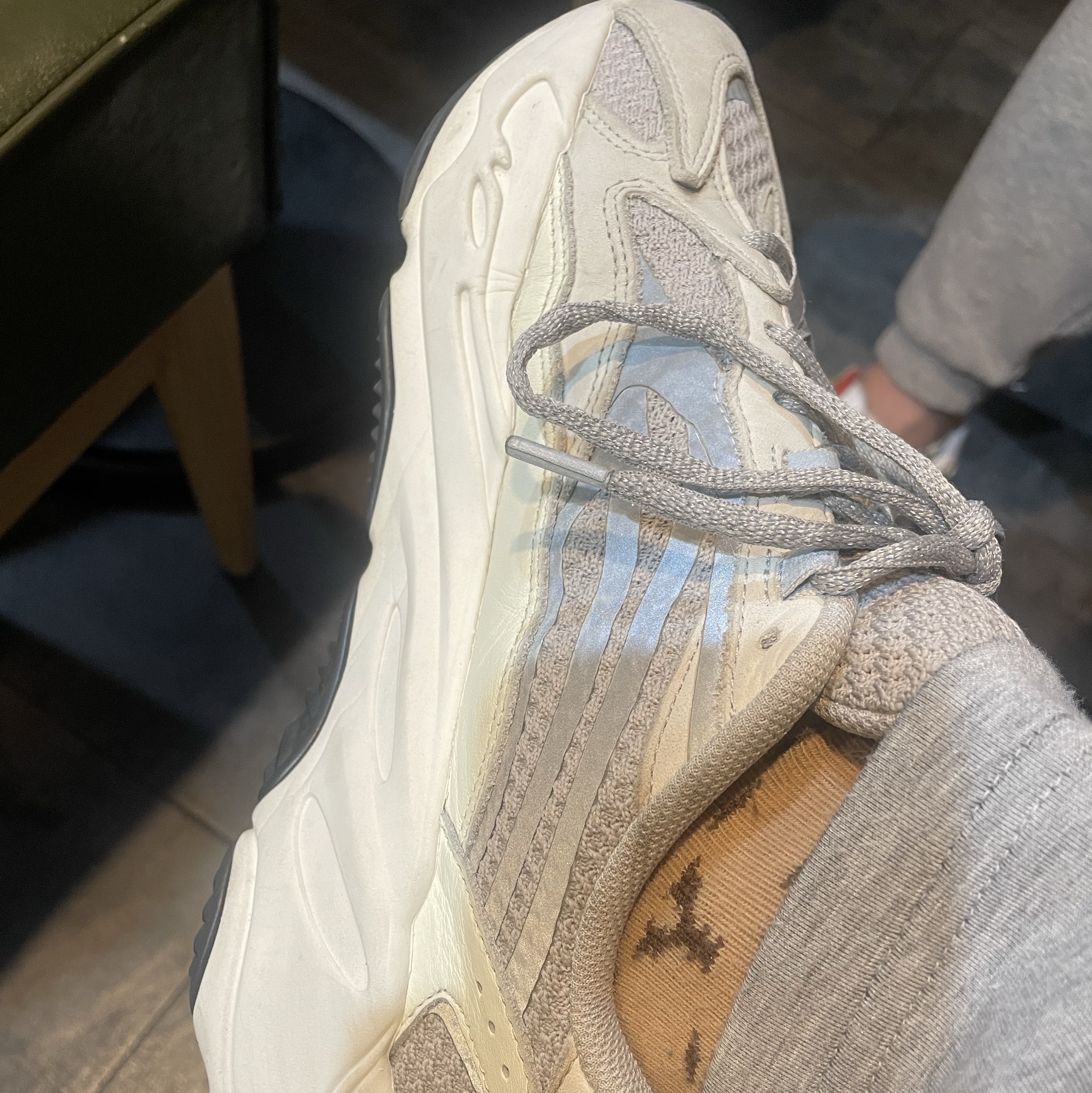 Adidas Yeezy Boost 700 V2 Static 2018 착용 스타일 - 3