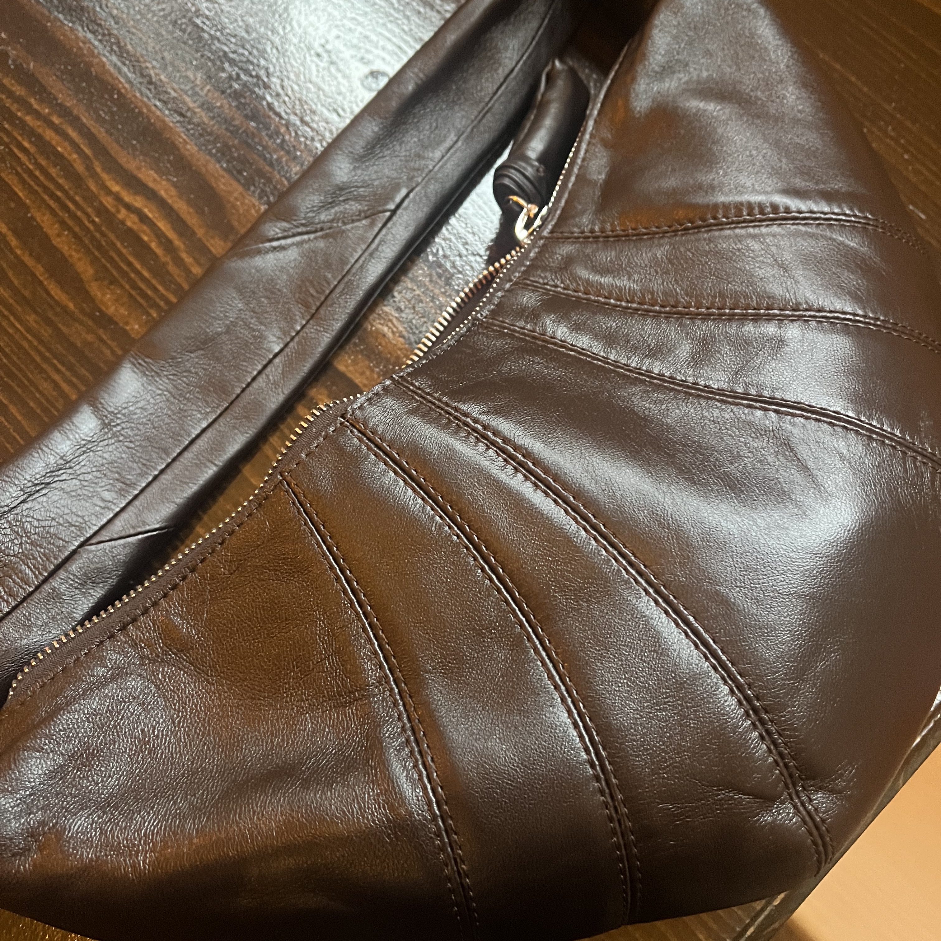 Lemaire Small Croissant Bag Soft Nappa Leather Dark Chocolate 착용 스타일