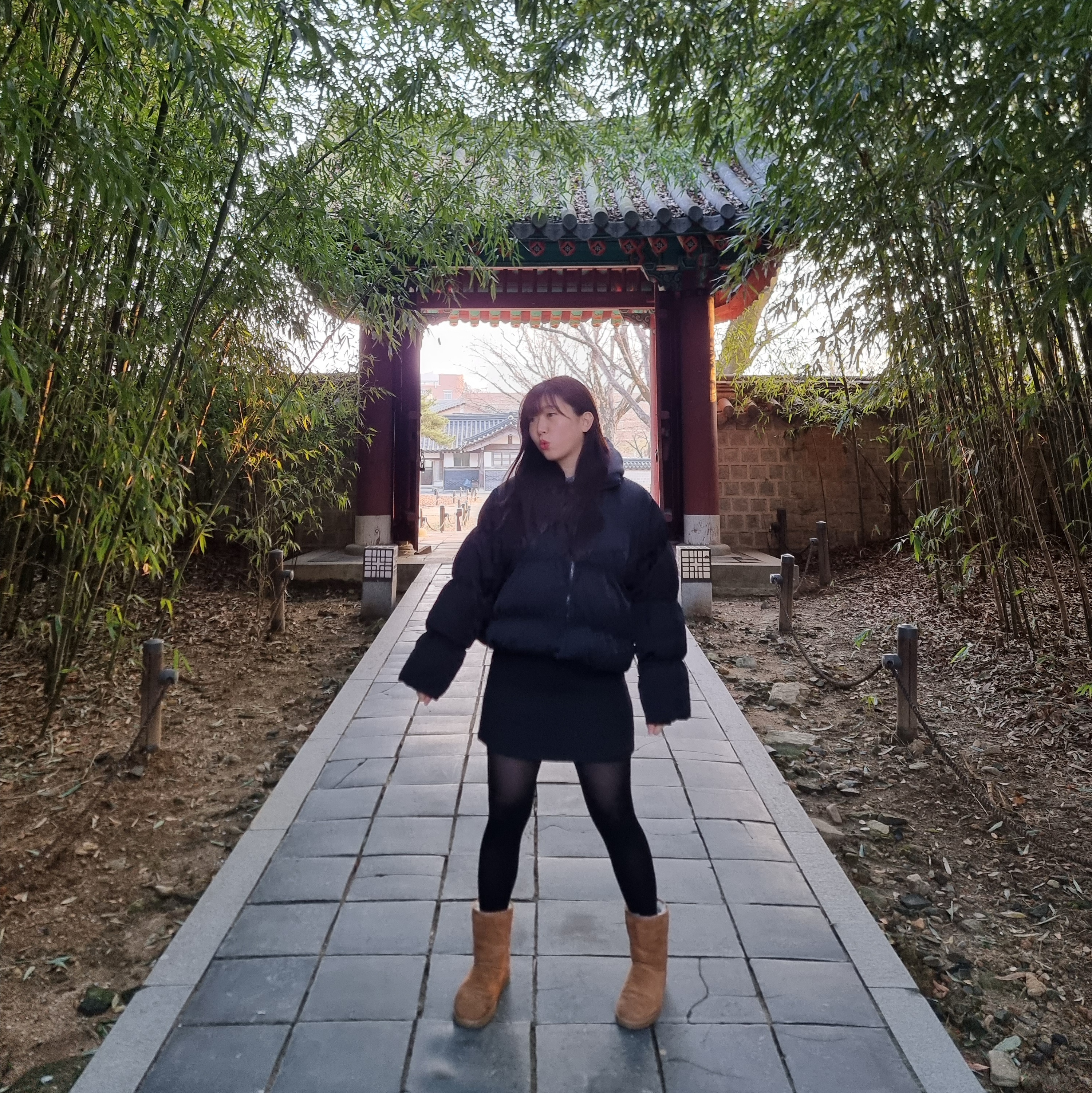 (W) UGG Classic Short II Boots Chestnut, (W) Jordan Puffer Jacket Black - Asia 착용 스타일