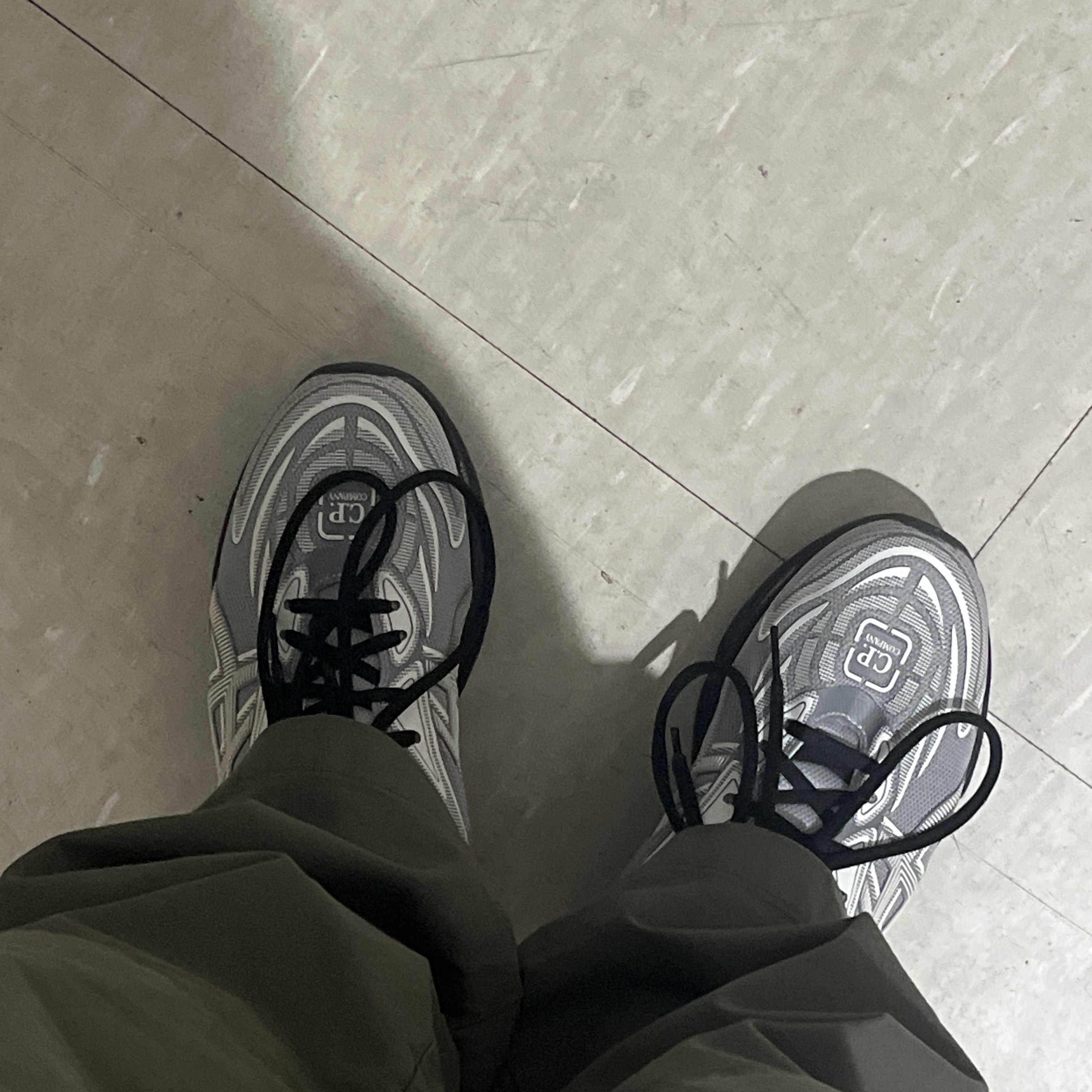 Asics x C.P. Company Gel-Quantum 360 VIII Cement Grey 착용 스타일 - 1