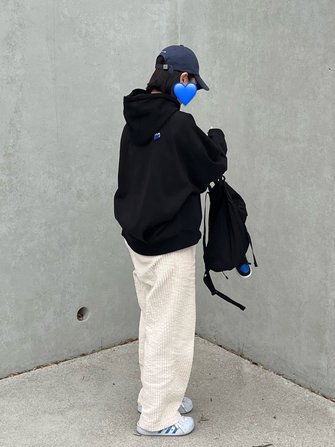 Zara x Ader Error Embroidery Hooded Sweatshirt Black, Adidas Adilette Clog Sky Blue 착용 스타일 - 2