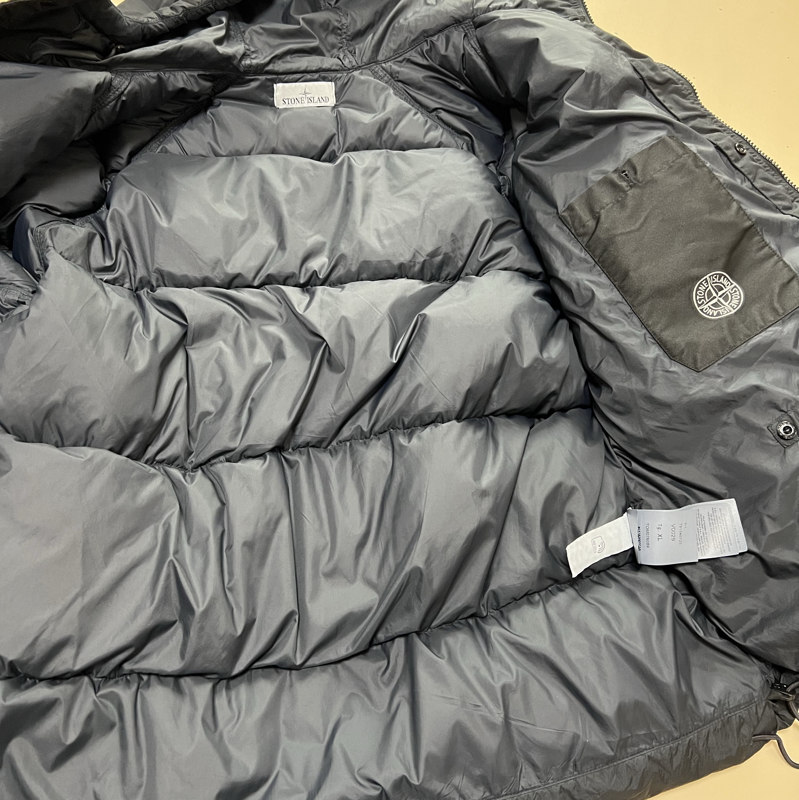 Stone Island 40723 Garment Dyed Crinkle Reps Recycled Nylon Hooded Down Jacket Black - 23FW, Nike x Stussy NRG Fleece Pants Dark Grey Heather (DO9340-063) 착용 스타일 - 3