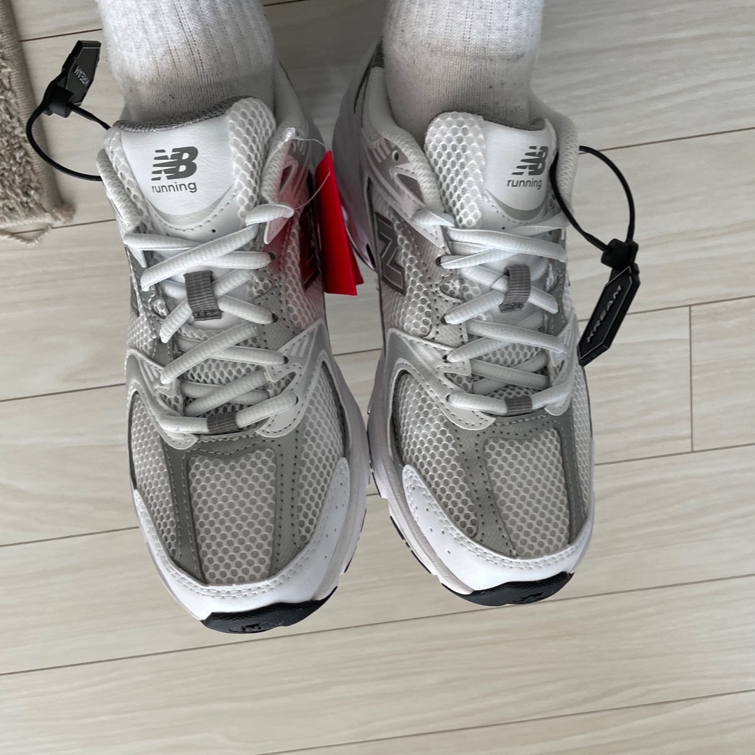 New Balance 530 White Silver 착용 스타일