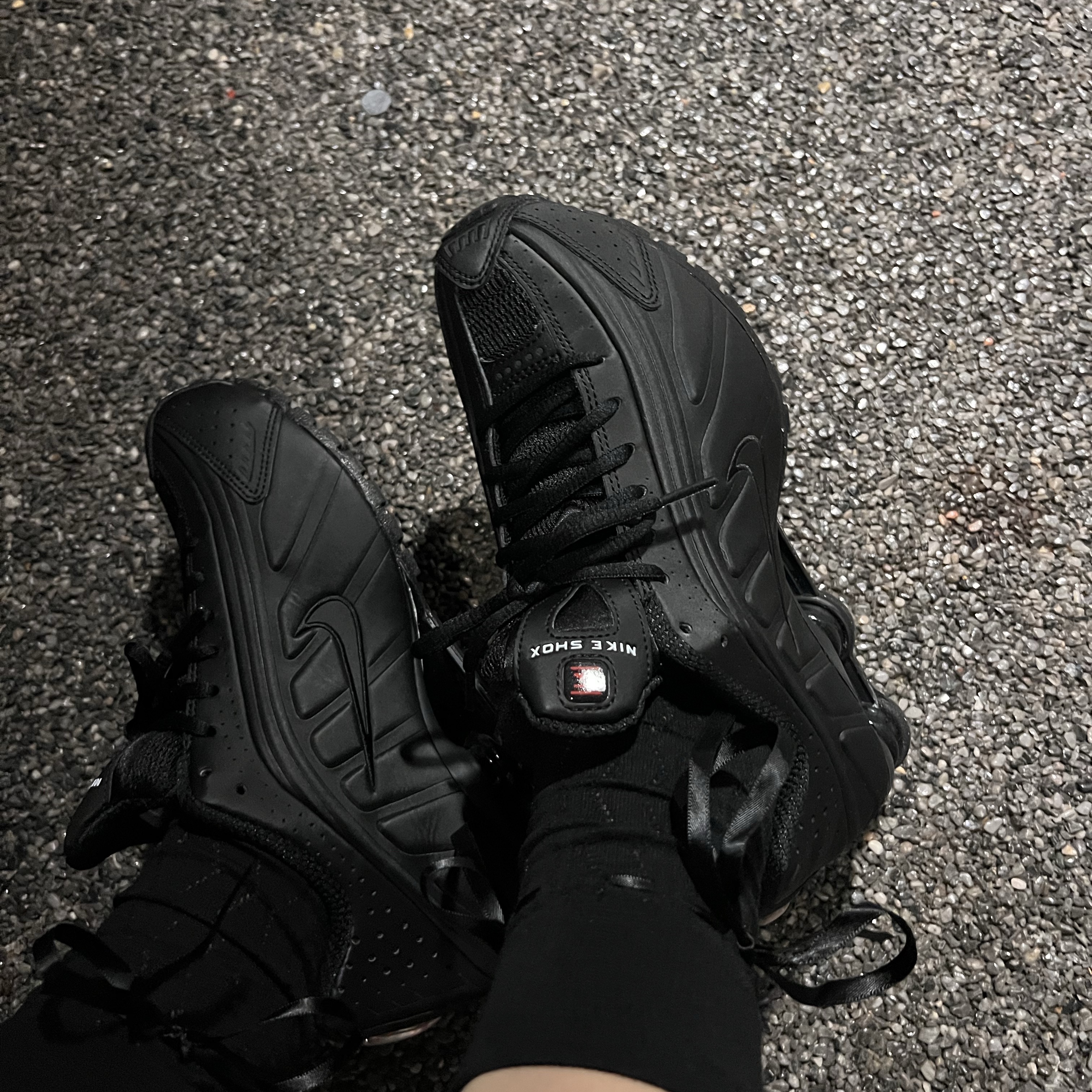 (W) Nike Shox R4 Black 착용 스타일 - 2