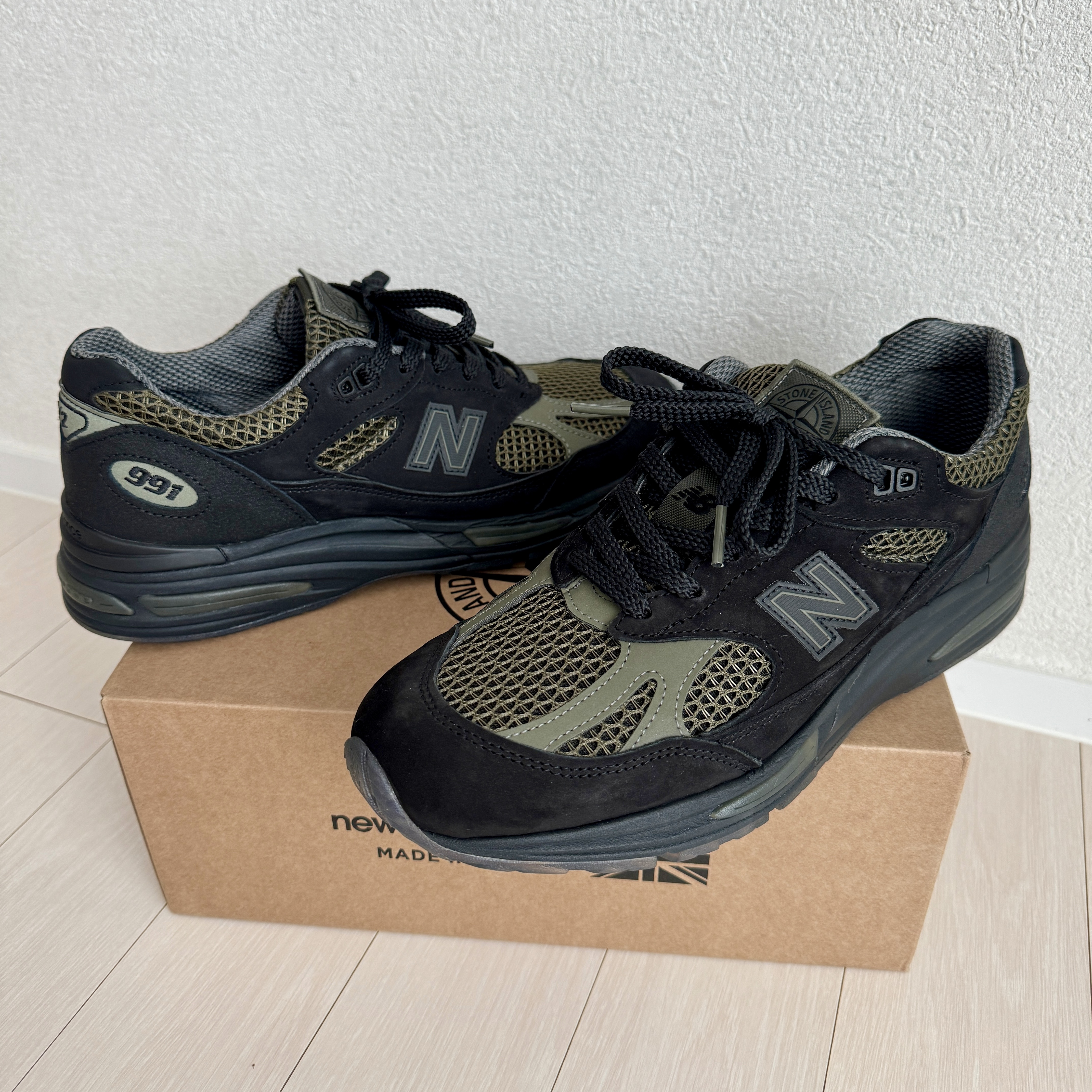 New Balance x Stone Island 991v2 Made in UK Black Olive Night 착용 스타일 - 1