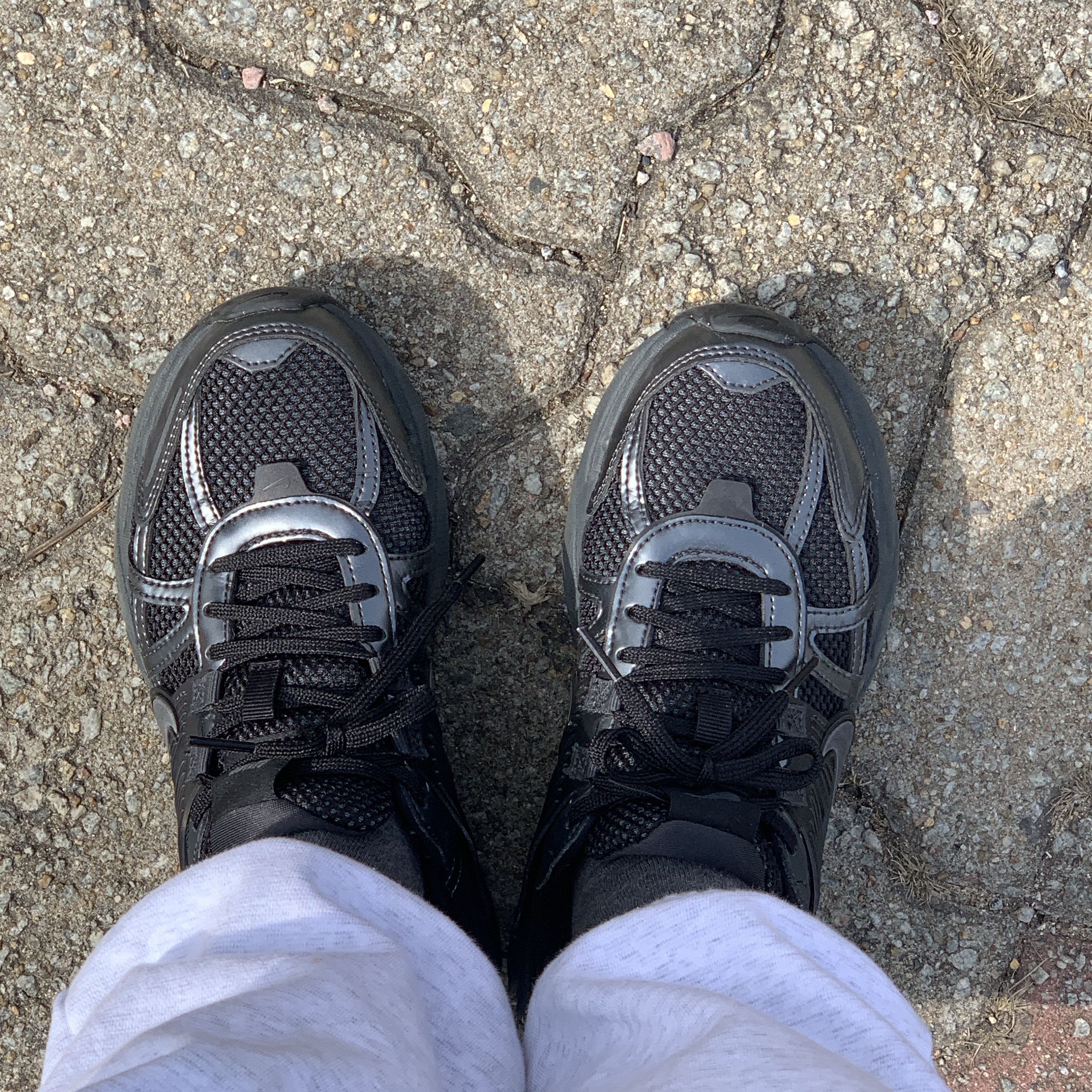 Nike V2K Run Black Anthracite 착용 스타일